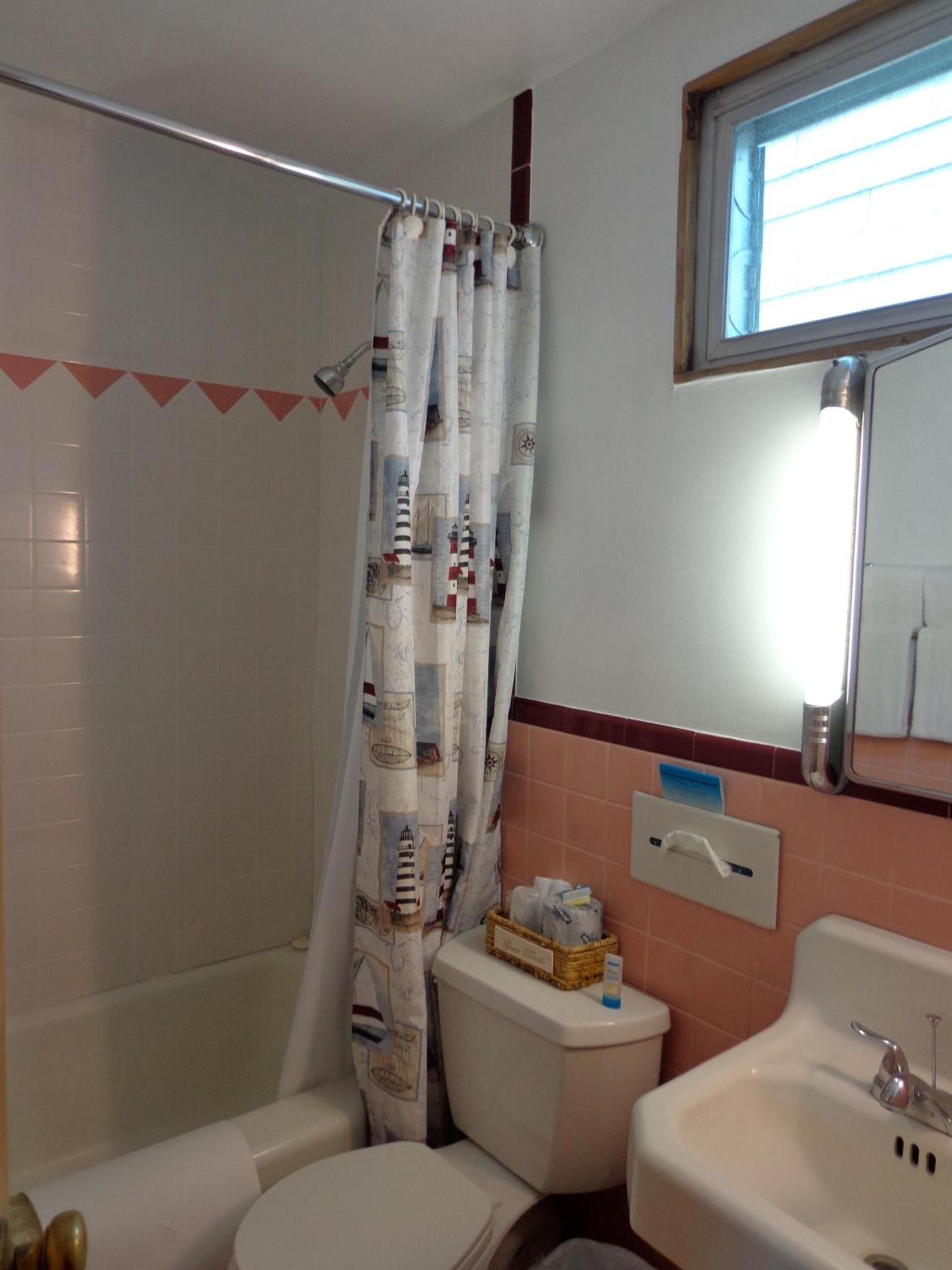 Town & Beach Motel photo 23