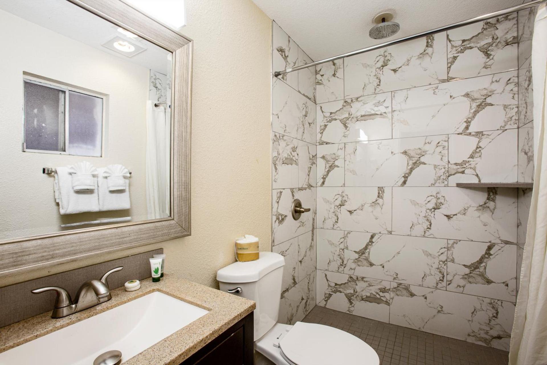 Hotel Aspen Flagstaff/ Grand Canyon InnSuites photo 59