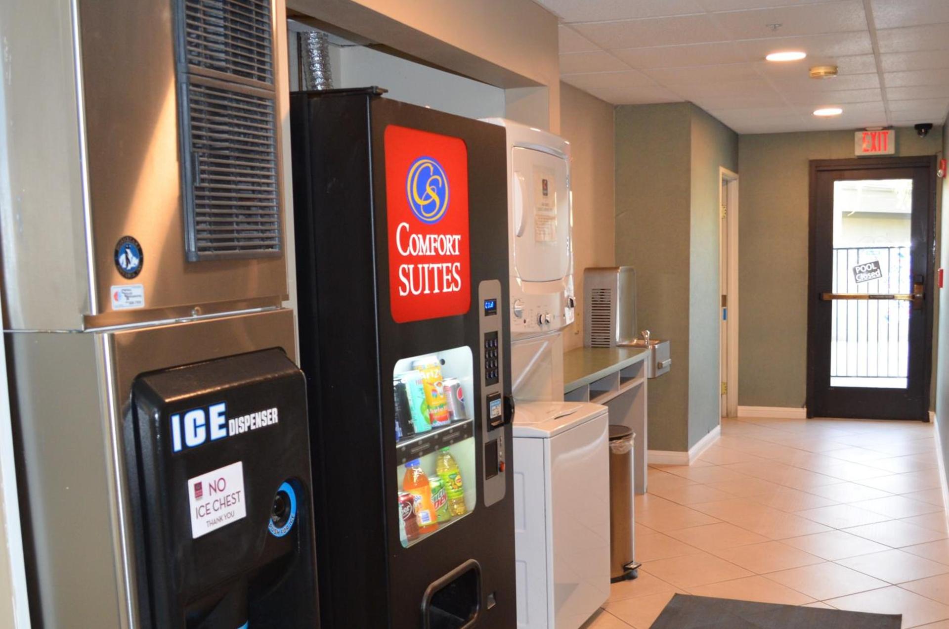 Comfort Suites Tulare Sequoia Gateway photo 48