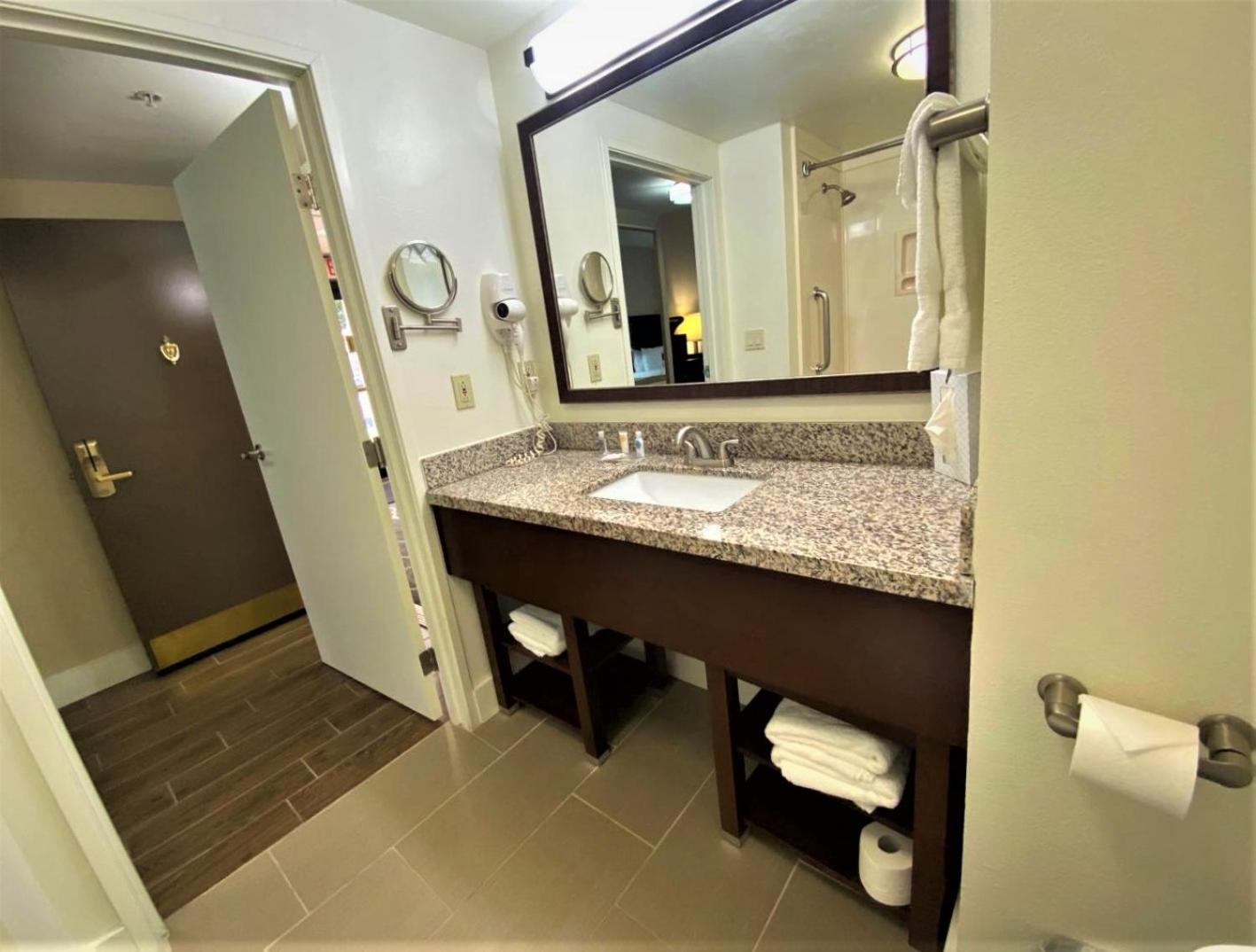 Comfort Suites Tulare Sequoia Gateway photo 50