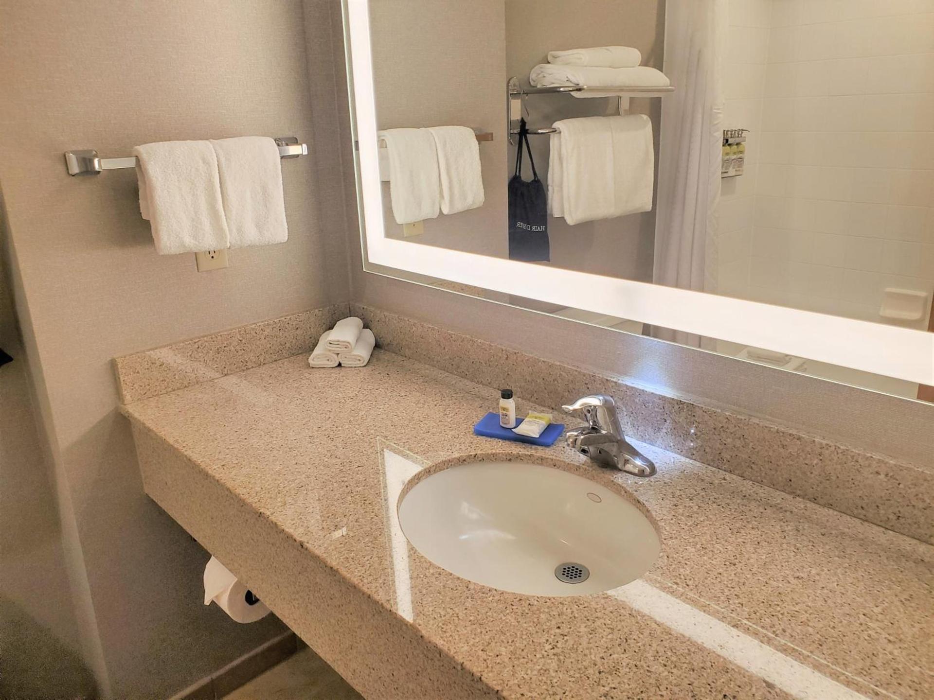 Holiday Inn Express & Suites Cheney by IHG photo 8