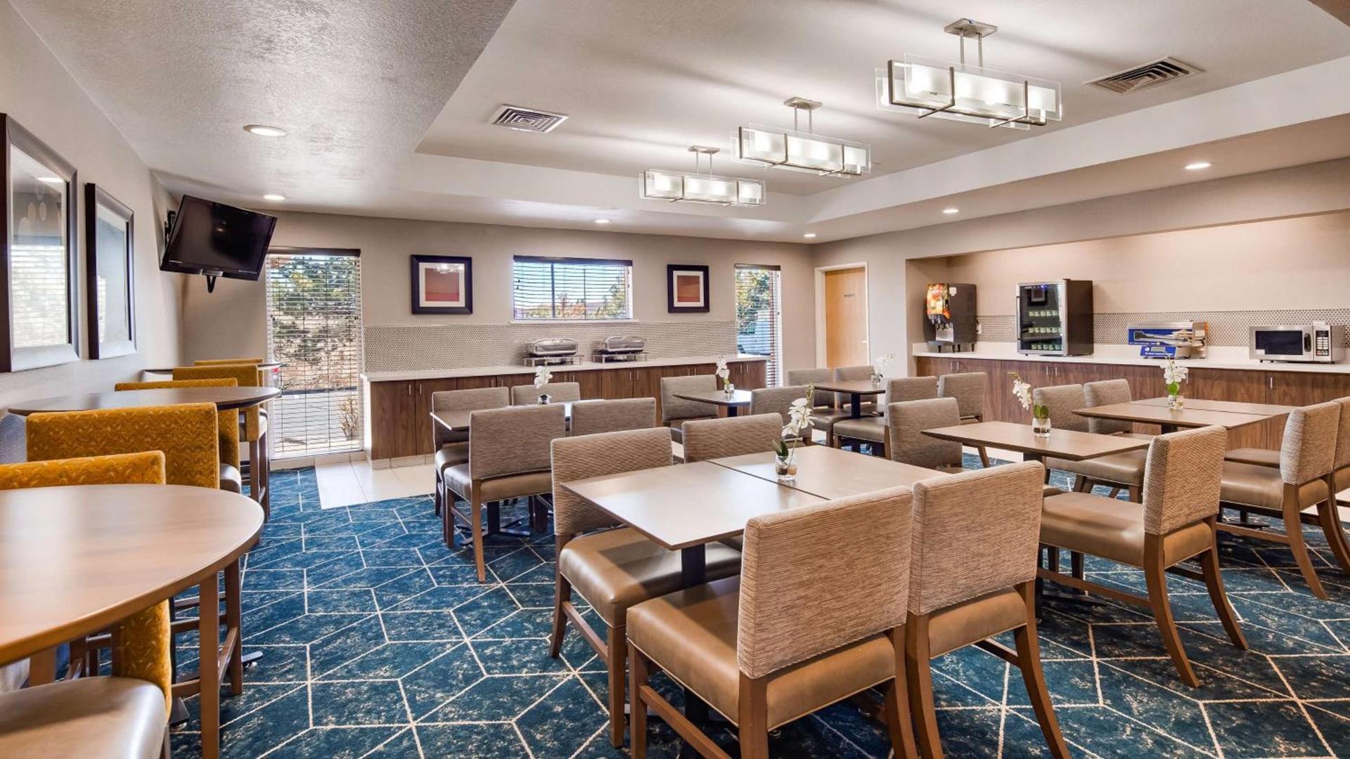 Best Western Plus Gateway Inn & Suites - Aurora photo 5