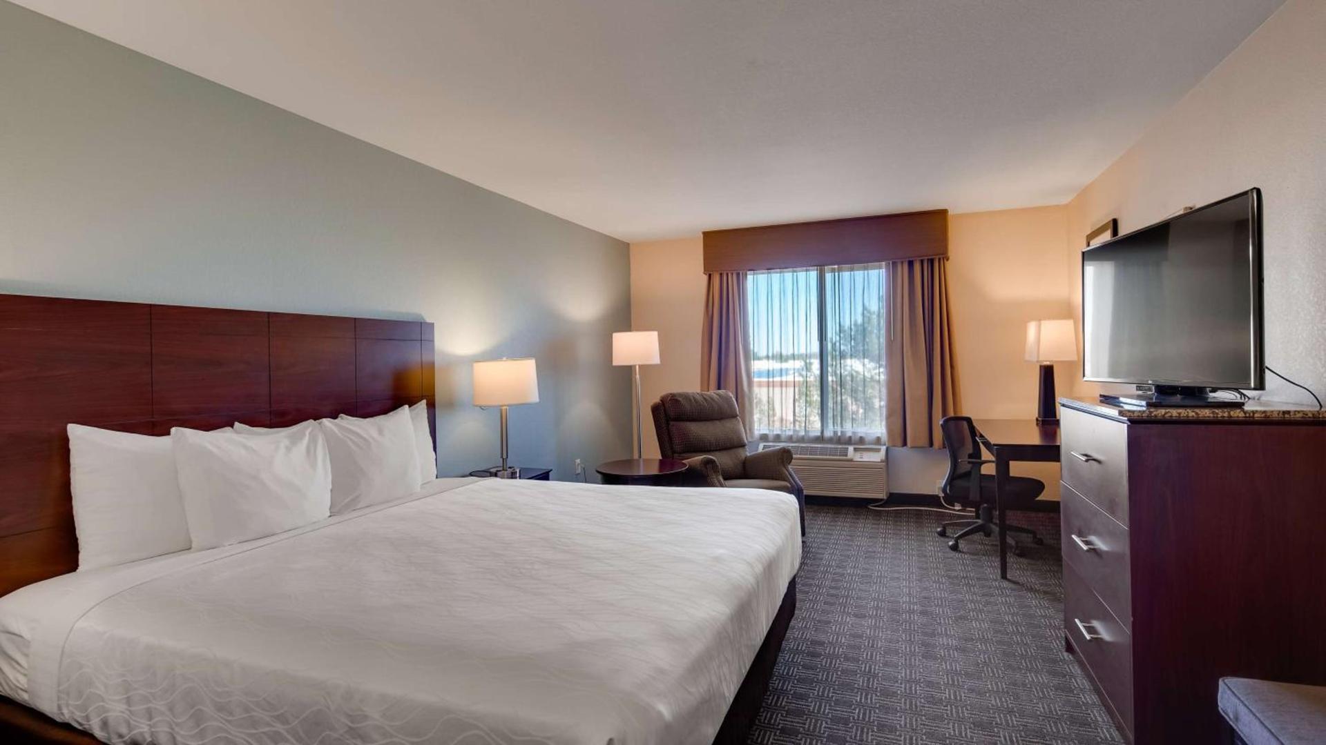 Best Western Plus Gateway Inn & Suites - Aurora photo 14