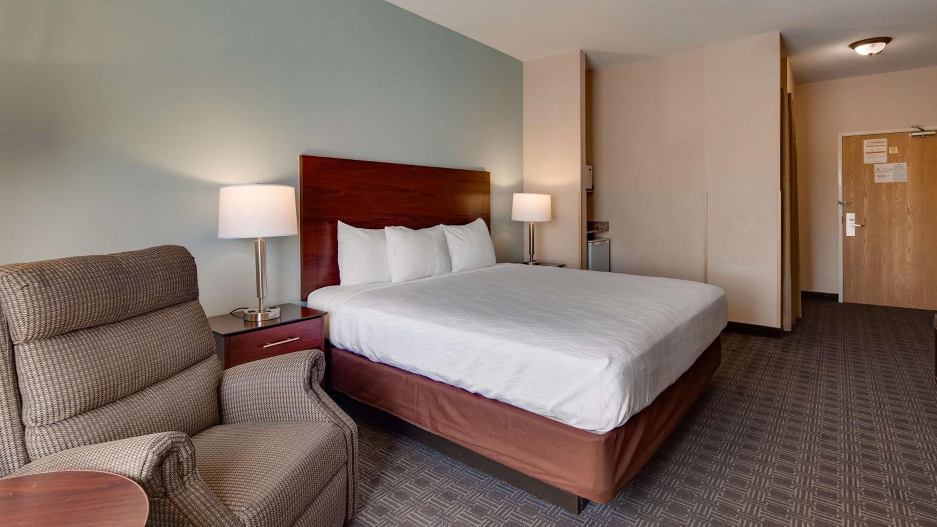 Best Western Plus Gateway Inn & Suites - Aurora photo 12
