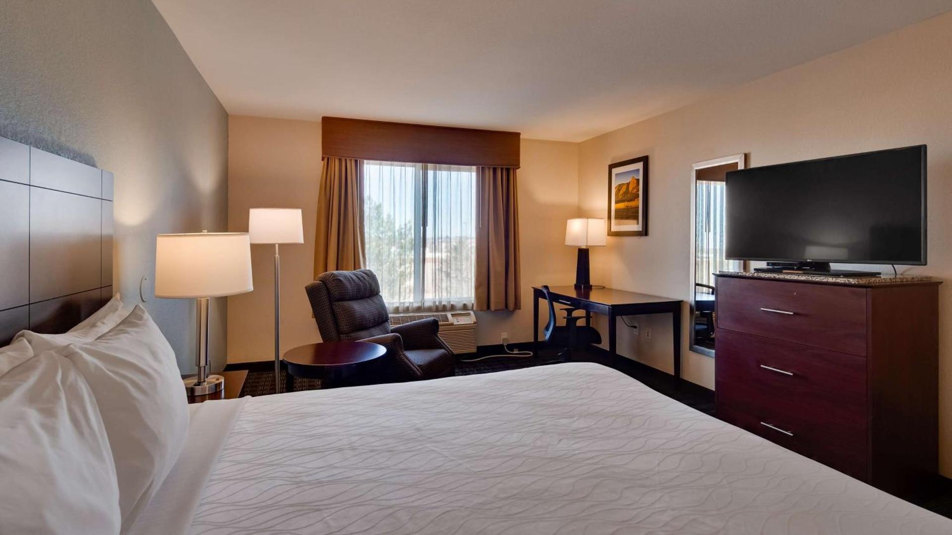 Best Western Plus Gateway Inn & Suites - Aurora photo 3