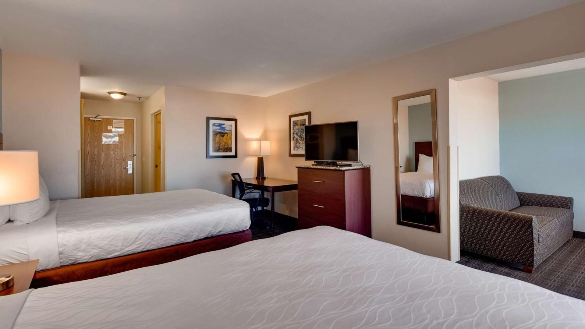 Best Western Plus Gateway Inn & Suites - Aurora photo 18