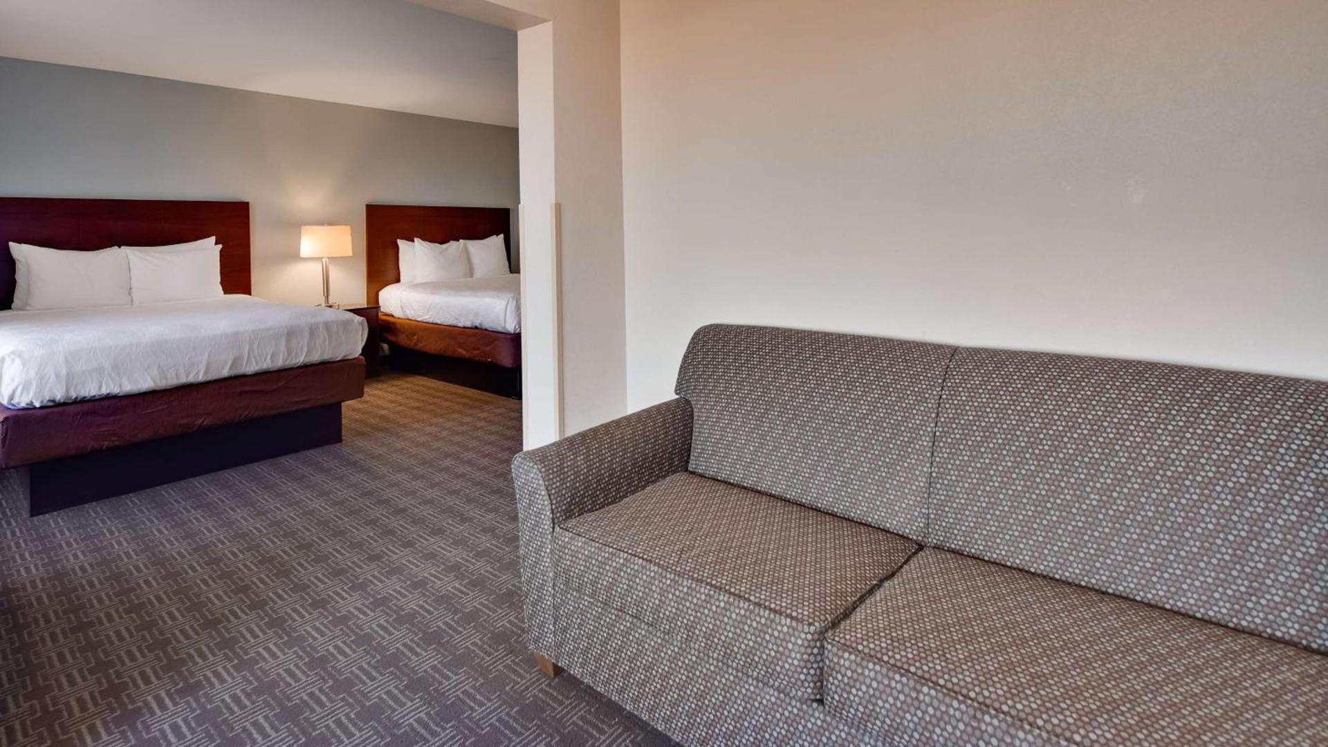 Best Western Plus Gateway Inn & Suites - Aurora photo 4