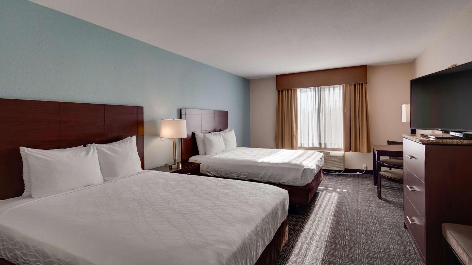 Best Western Plus Gateway Inn & Suites - Aurora photo 19