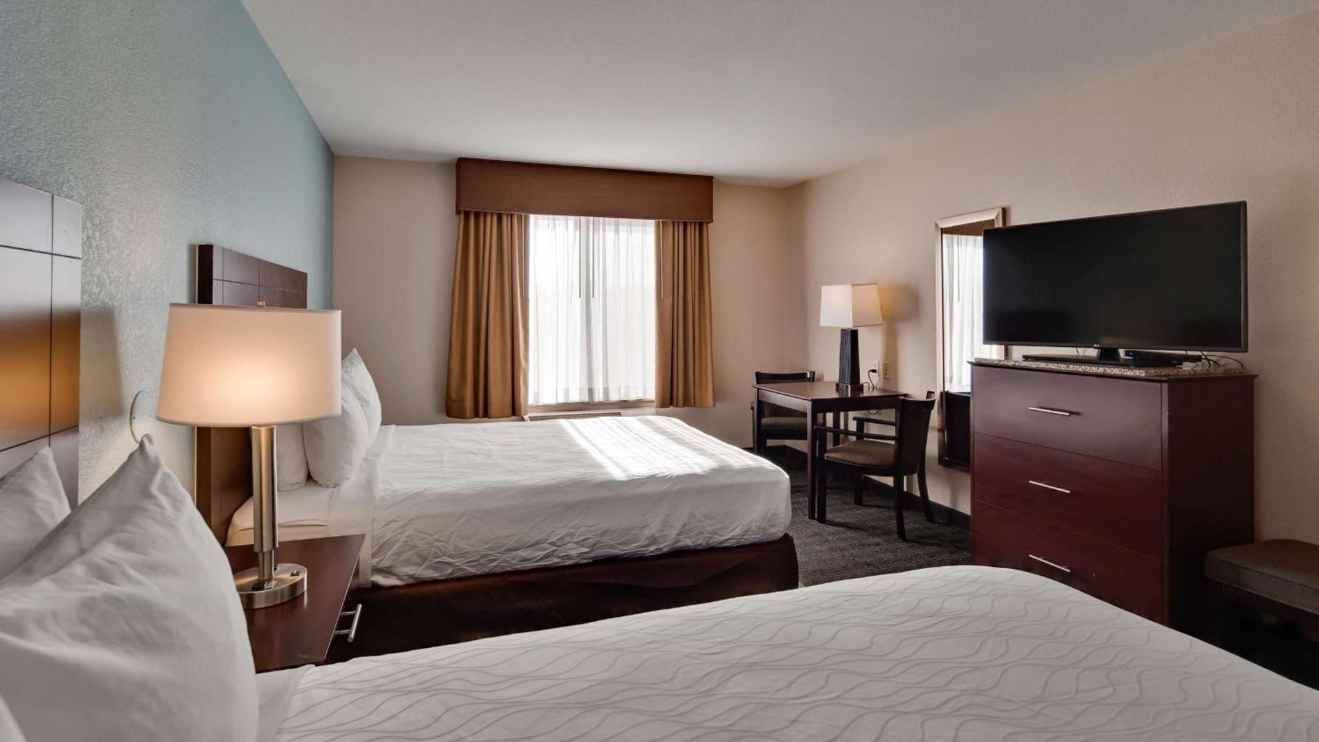Best Western Plus Gateway Inn & Suites - Aurora photo 21
