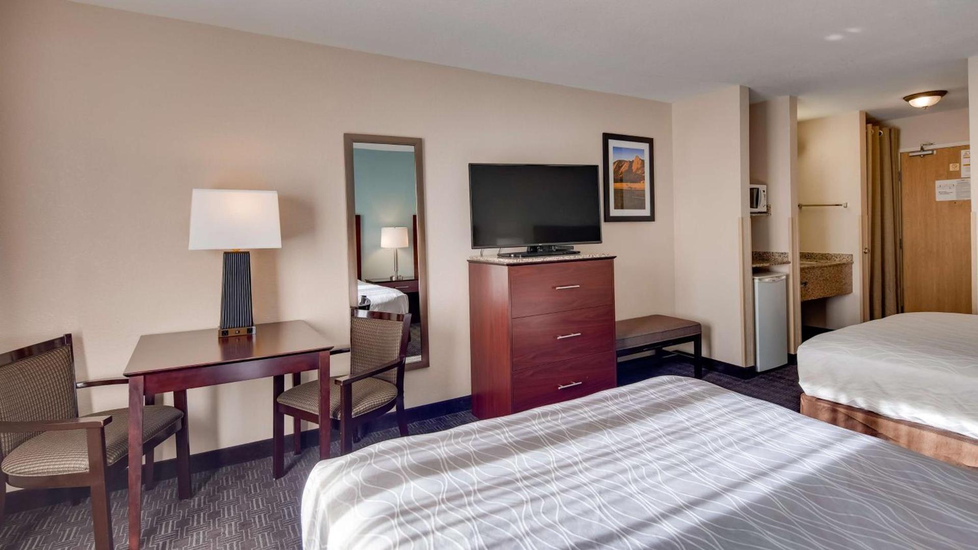 Best Western Plus Gateway Inn & Suites - Aurora photo 22