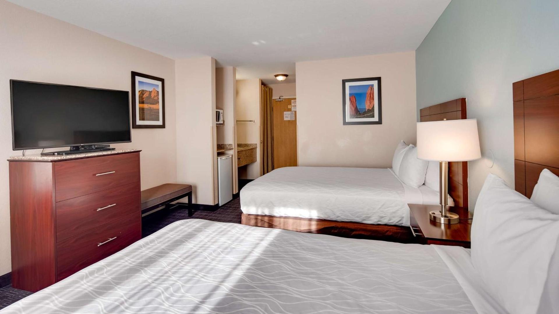 Best Western Plus Gateway Inn & Suites - Aurora photo 23