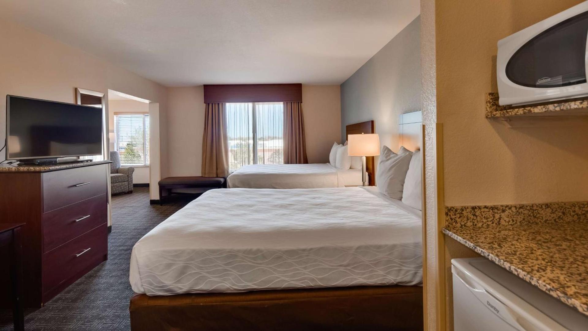 Best Western Plus Gateway Inn & Suites - Aurora photo 29