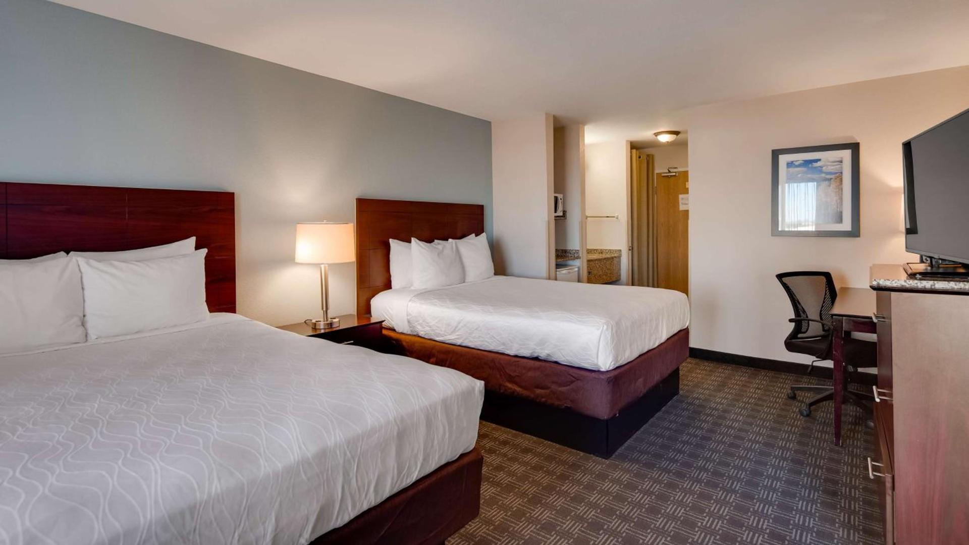 Best Western Plus Gateway Inn & Suites - Aurora photo 31
