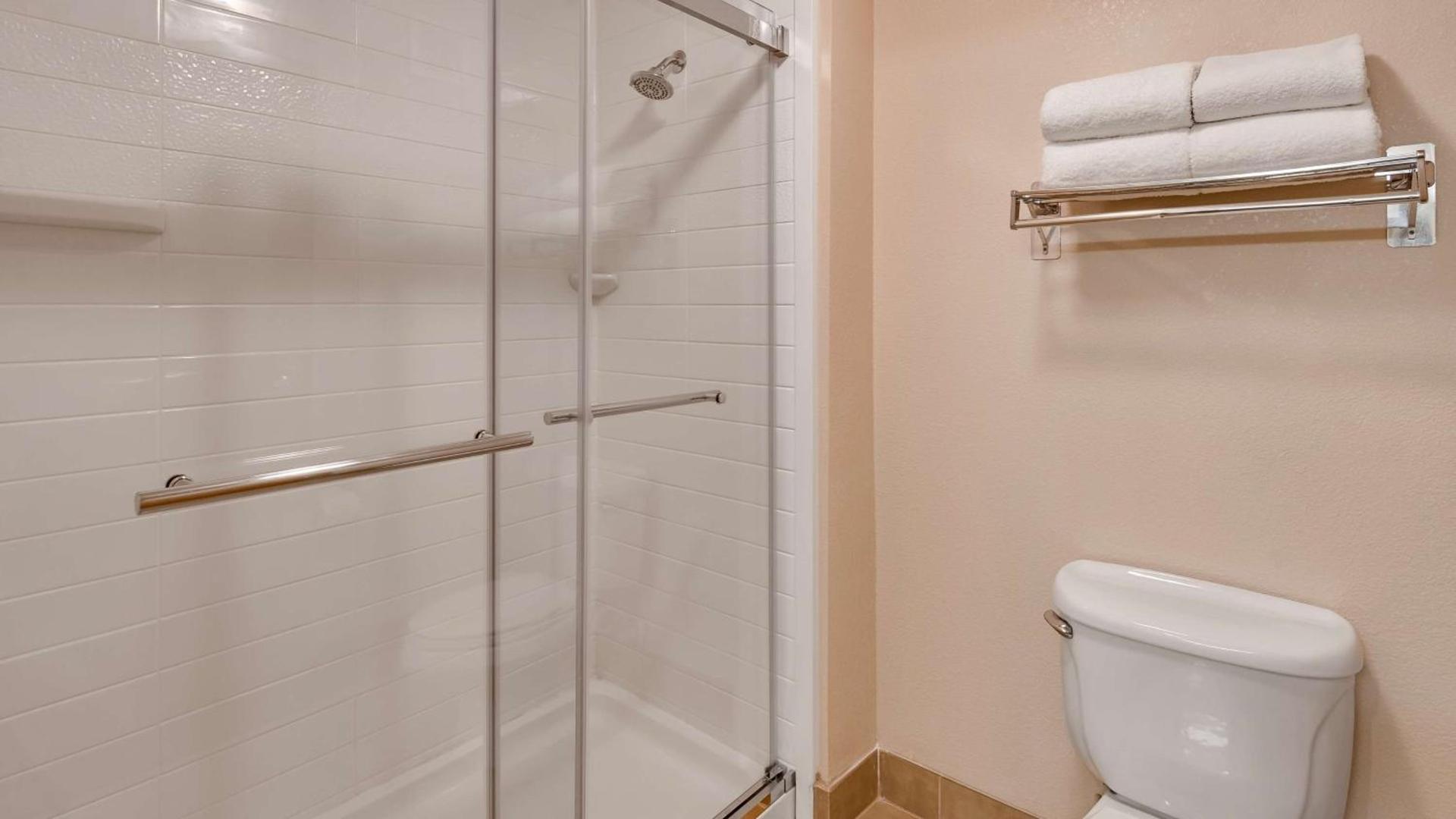 Best Western Plus Gateway Inn & Suites - Aurora photo 28