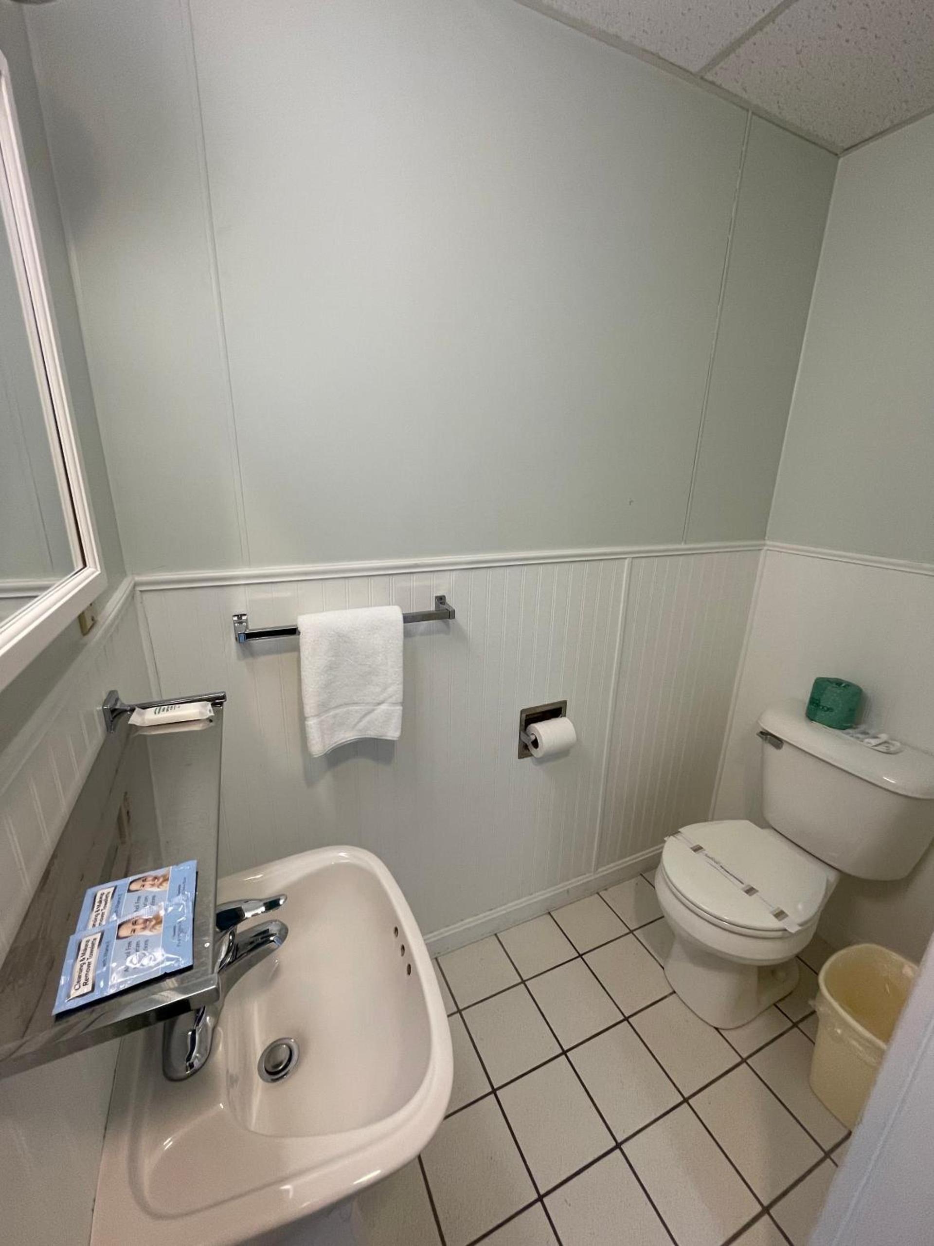 Beau Rivage Motel photo 16