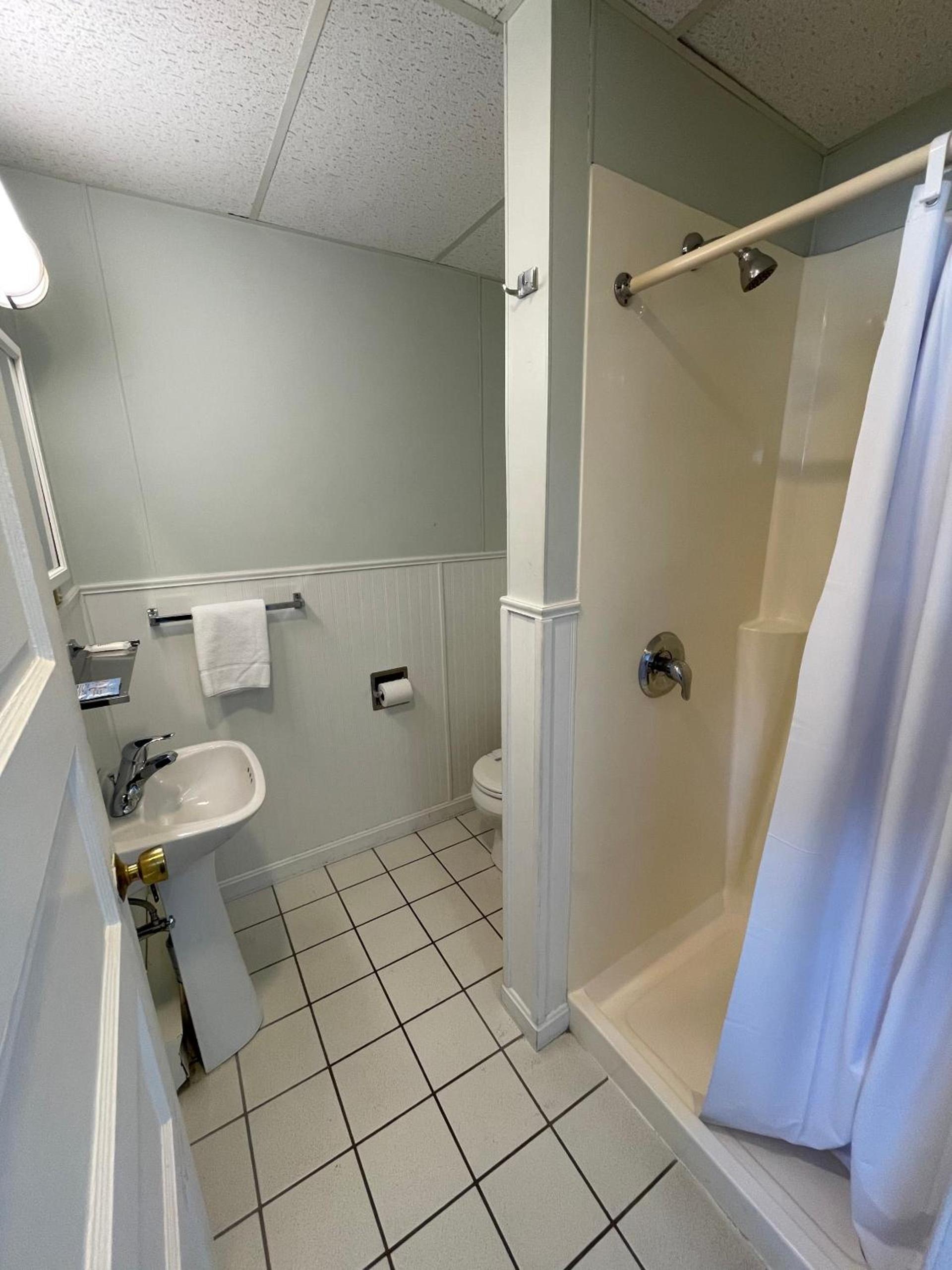 Beau Rivage Motel photo 63