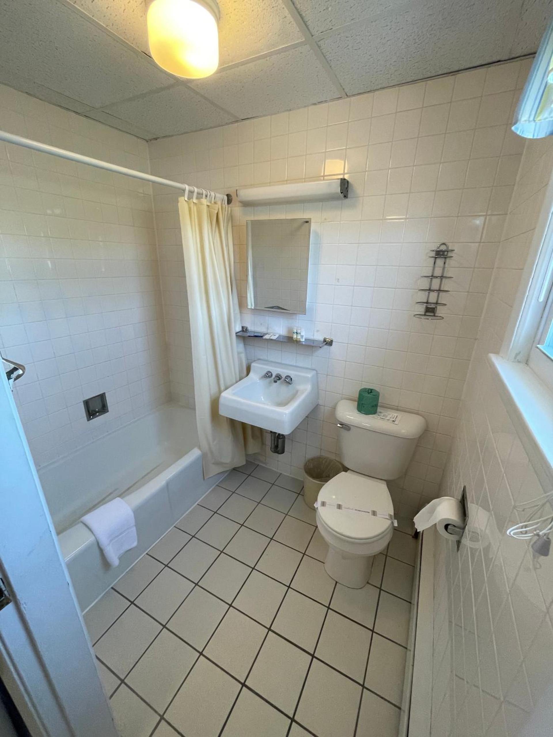 Beau Rivage Motel photo 75