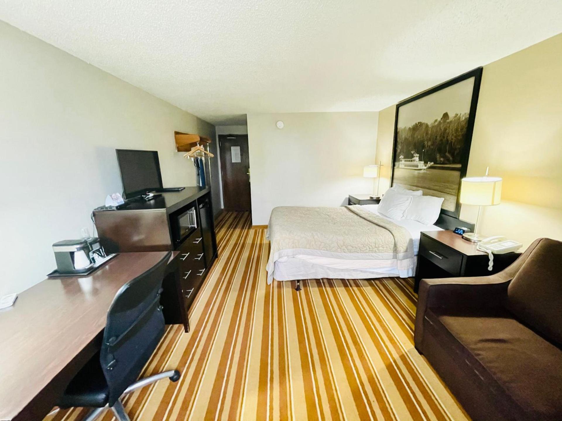 Super 8 by Wyndham Clear Lake photo 7