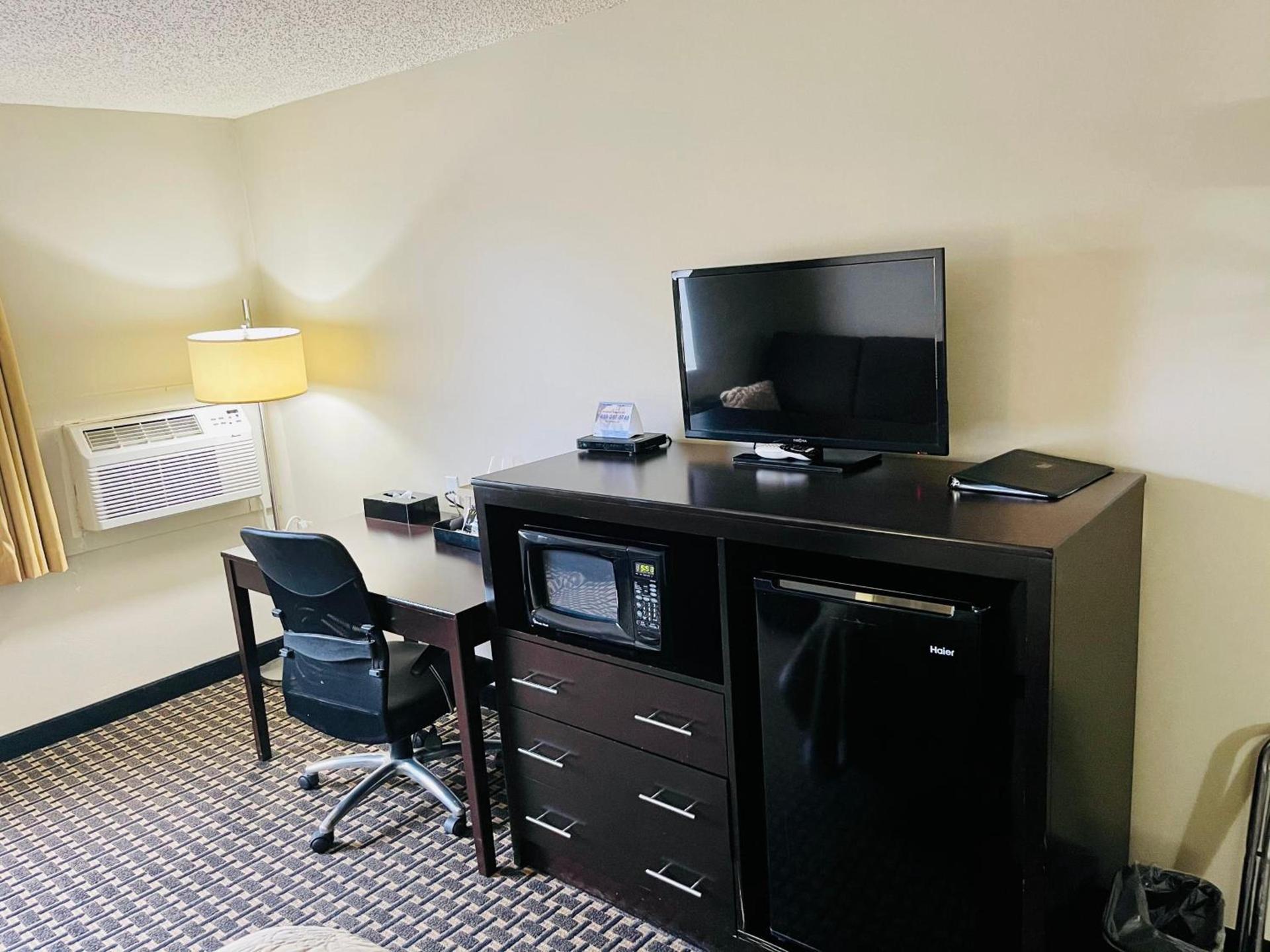 Super 8 by Wyndham Clear Lake photo 10