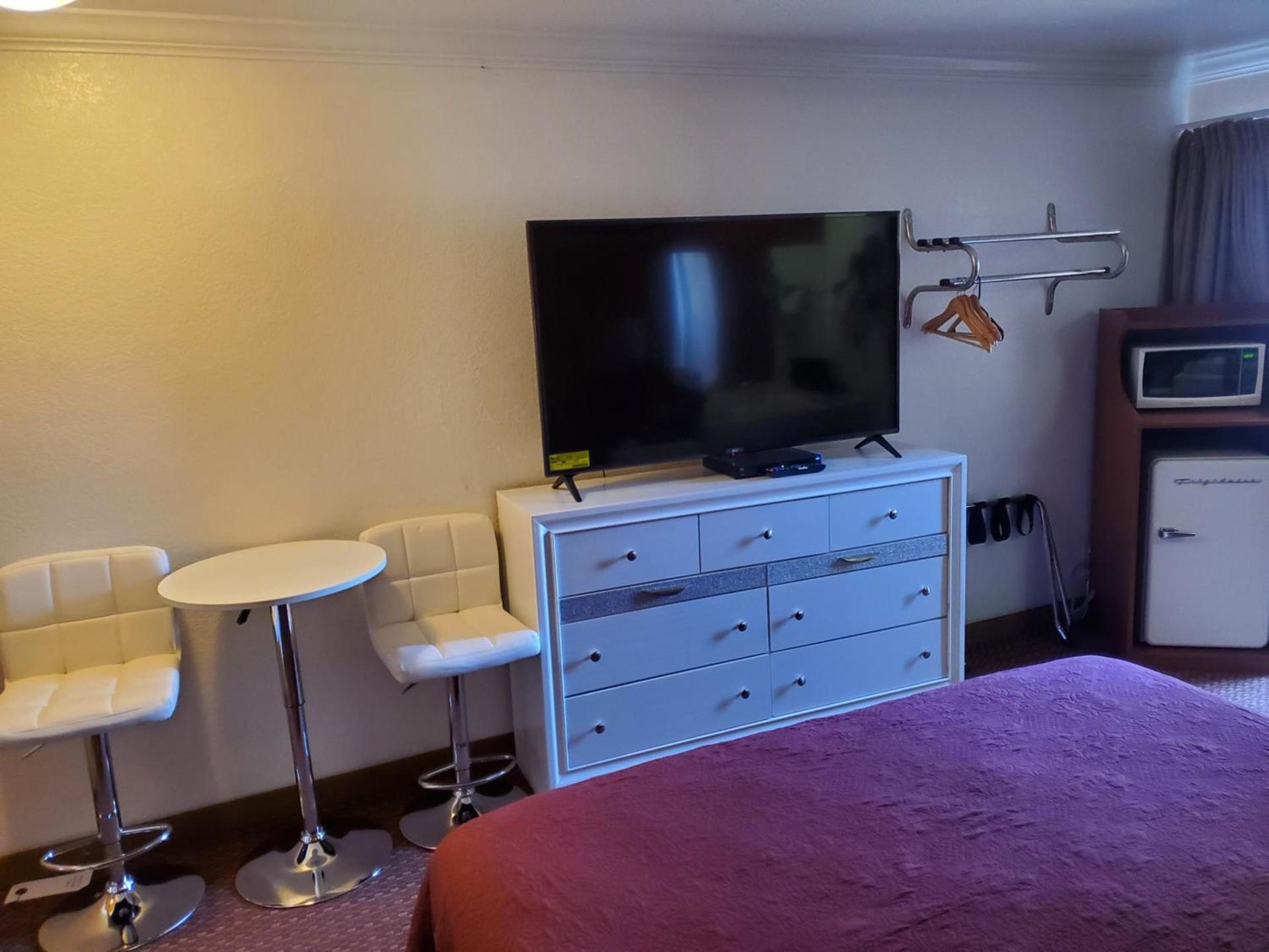 Americana Inn Motel photo 41