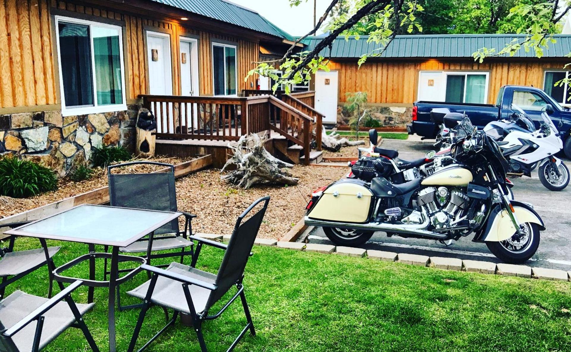 Evergreen Motel photo 12