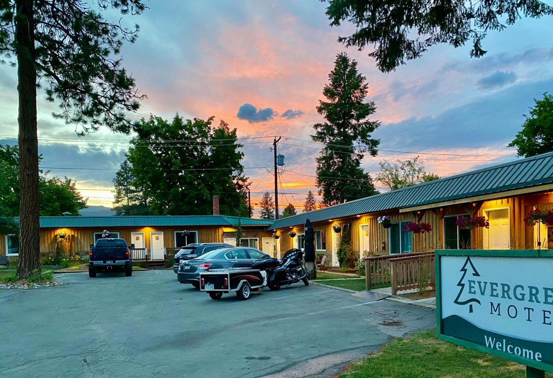 Evergreen Motel photo 13