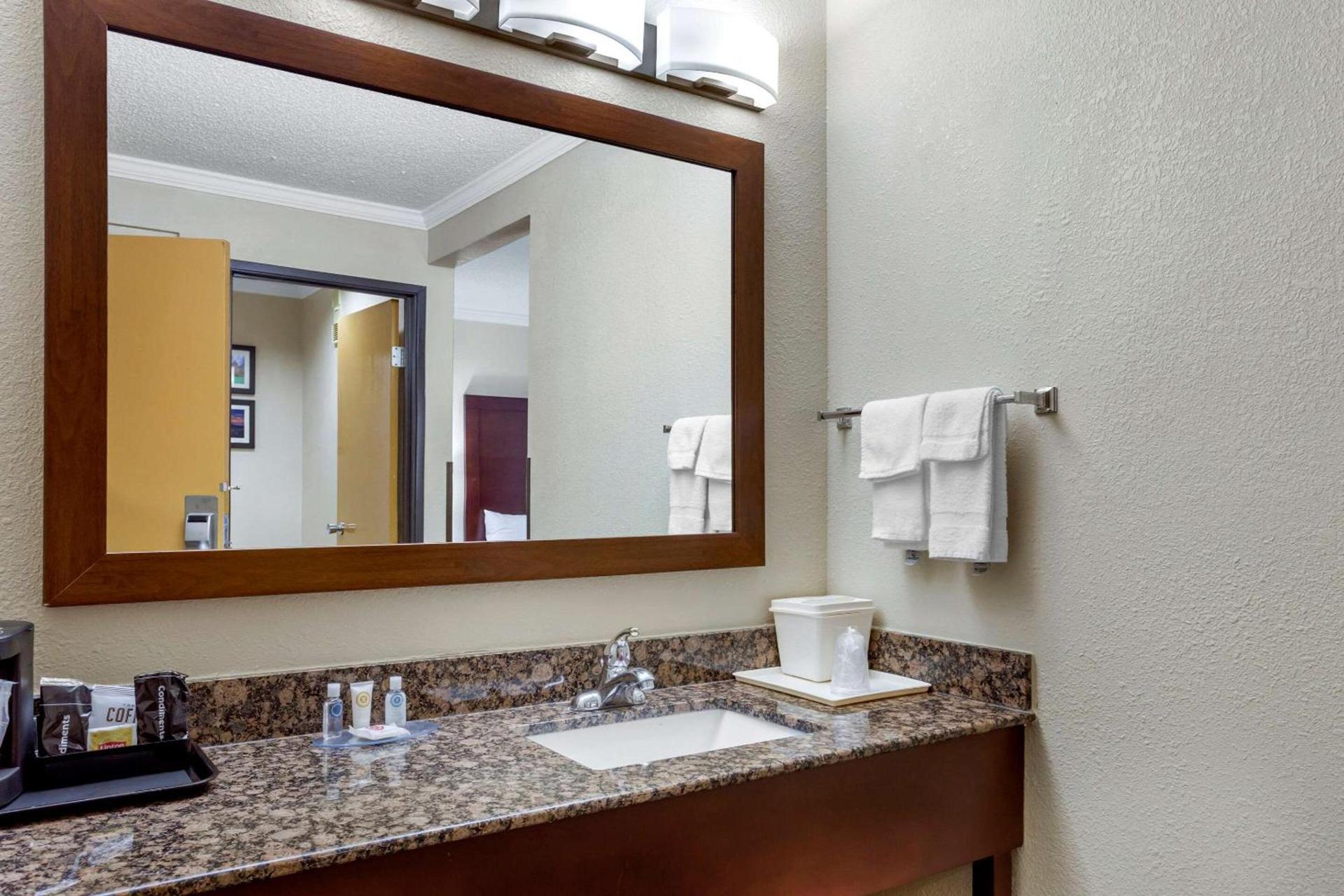 Comfort Inn Hoffman Estates - Schaumburg photo 6
