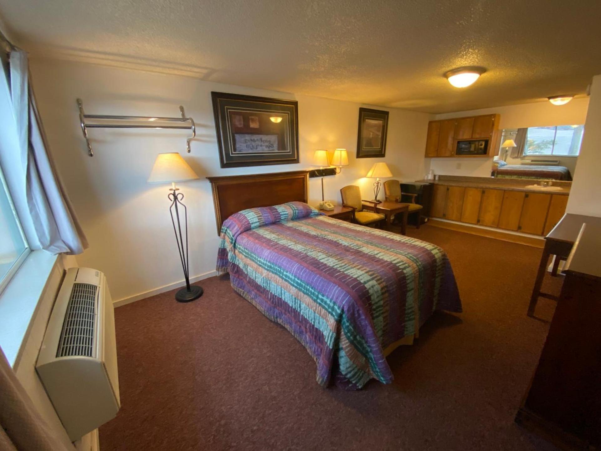 Round-Up Motel photo 19