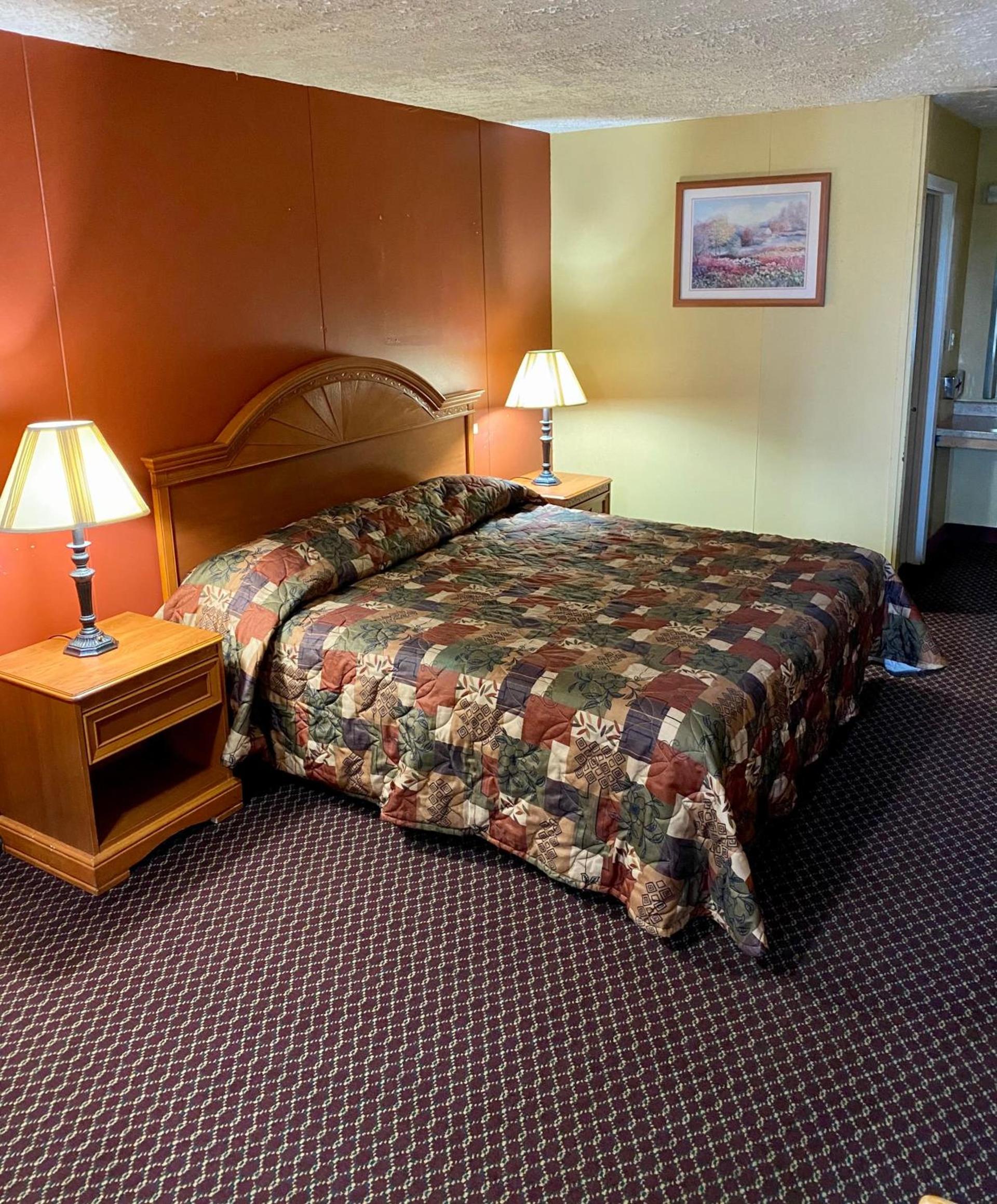 Plaza Inn Springfield photo 13