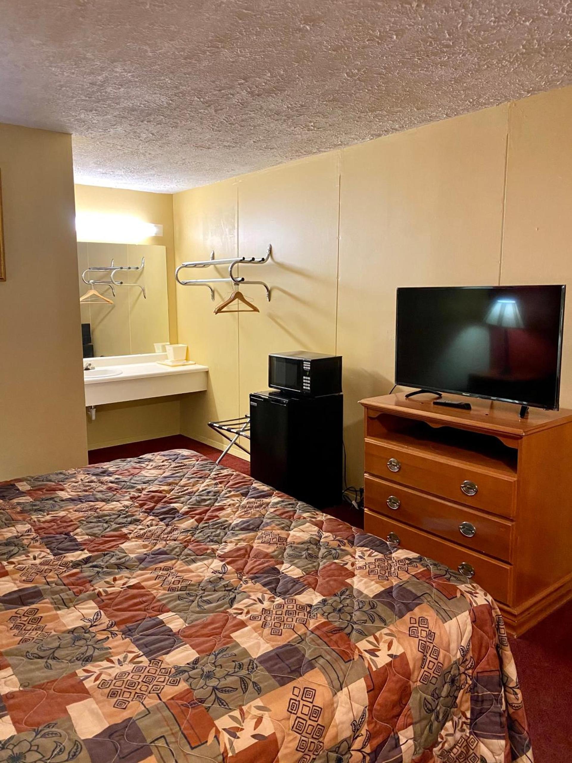 Plaza Inn Springfield photo 14