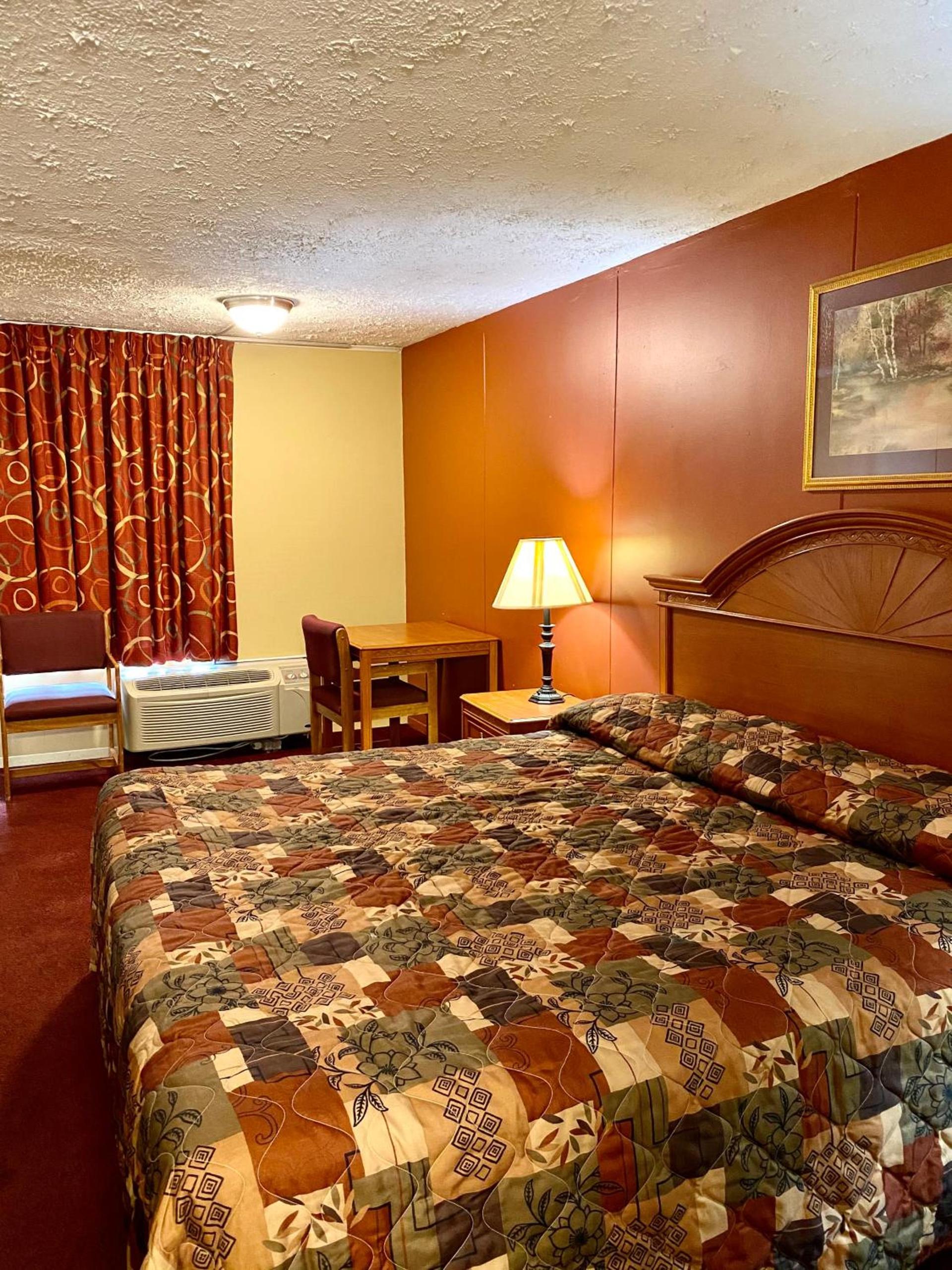 Plaza Inn Springfield photo 16