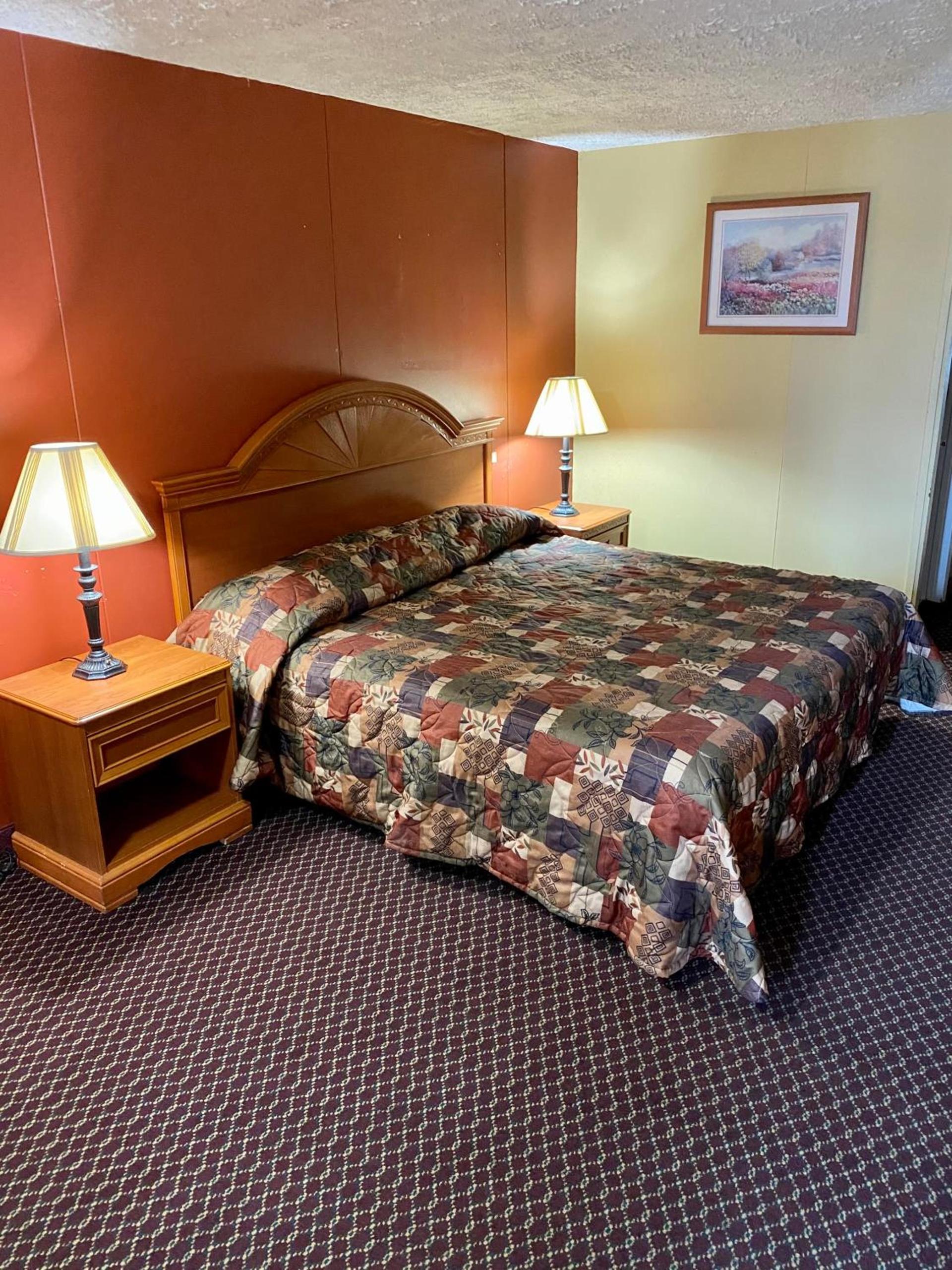 Plaza Inn Springfield photo 19