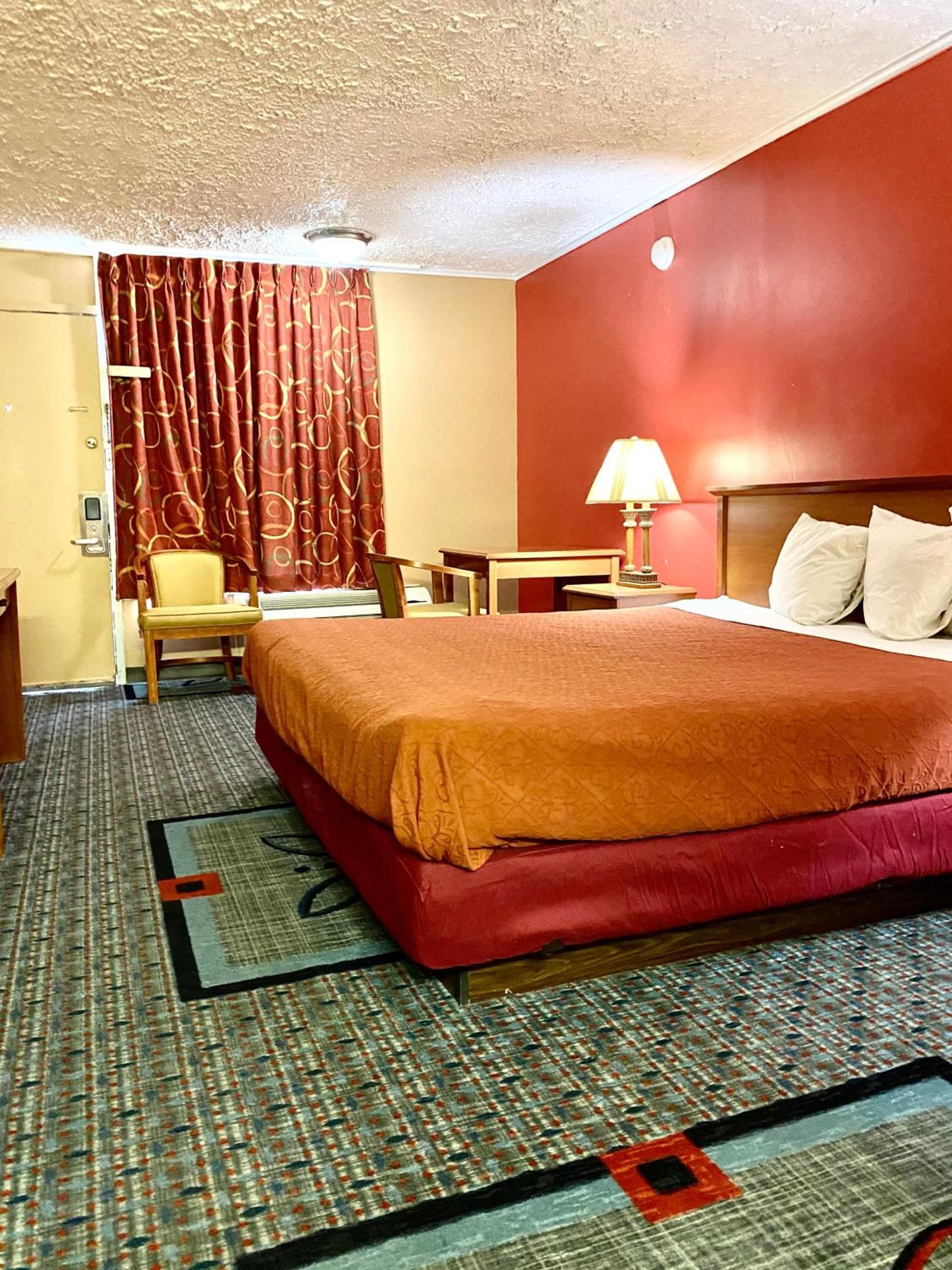 Plaza Inn Springfield photo 24