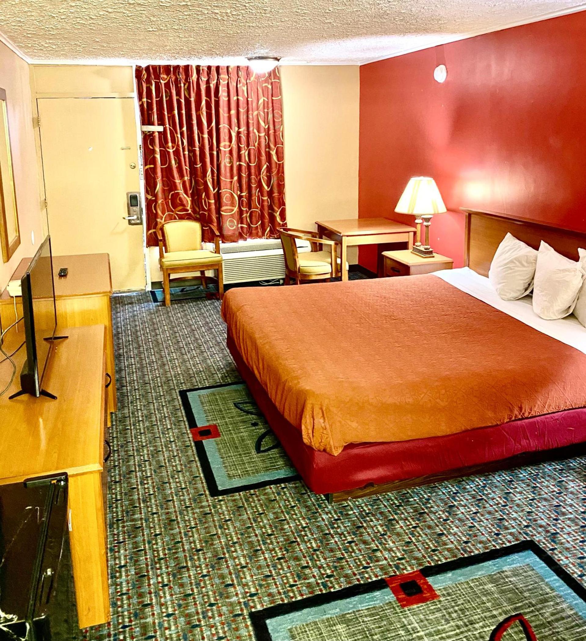 Plaza Inn Springfield photo 23