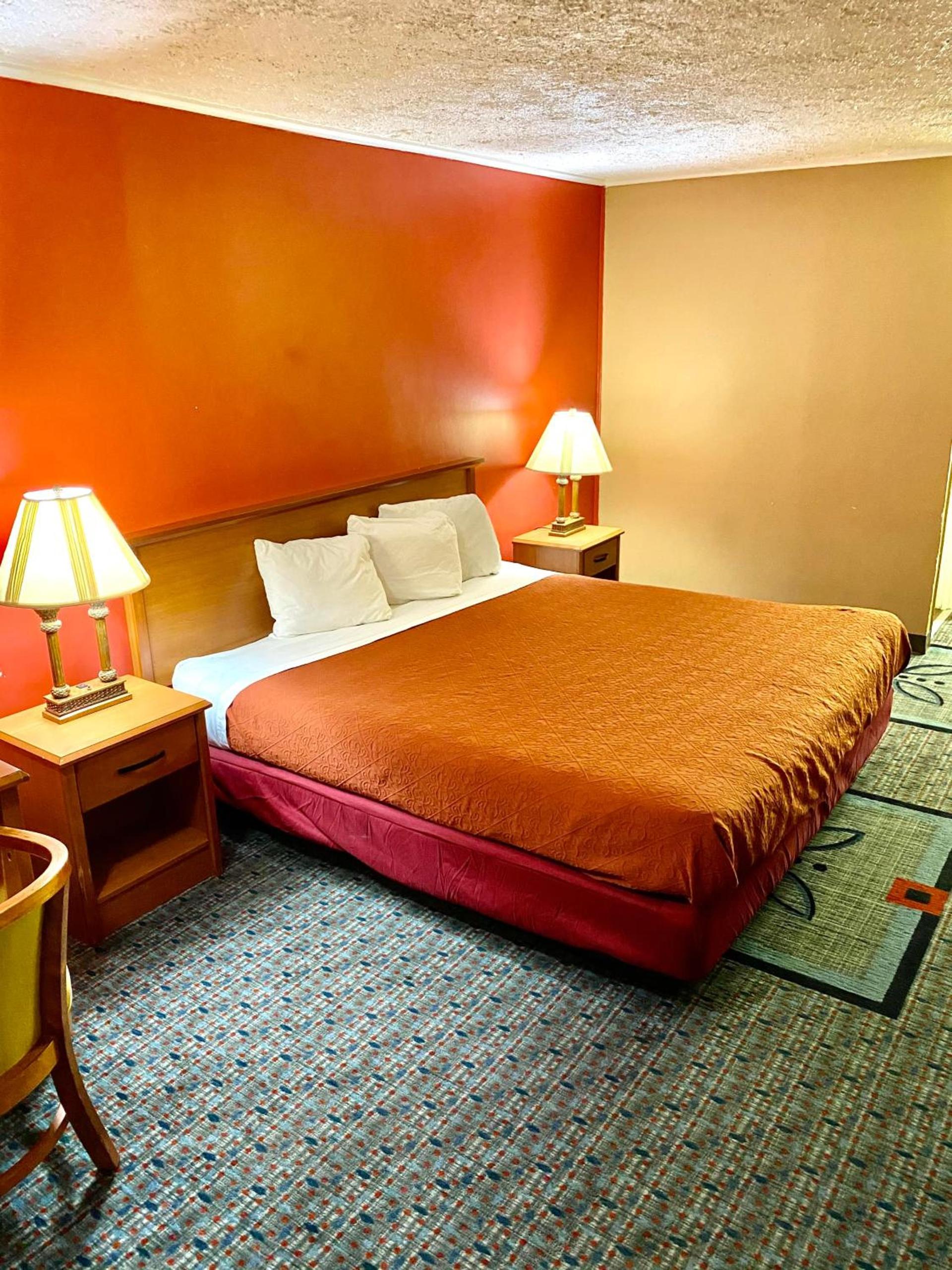 Plaza Inn Springfield photo 22