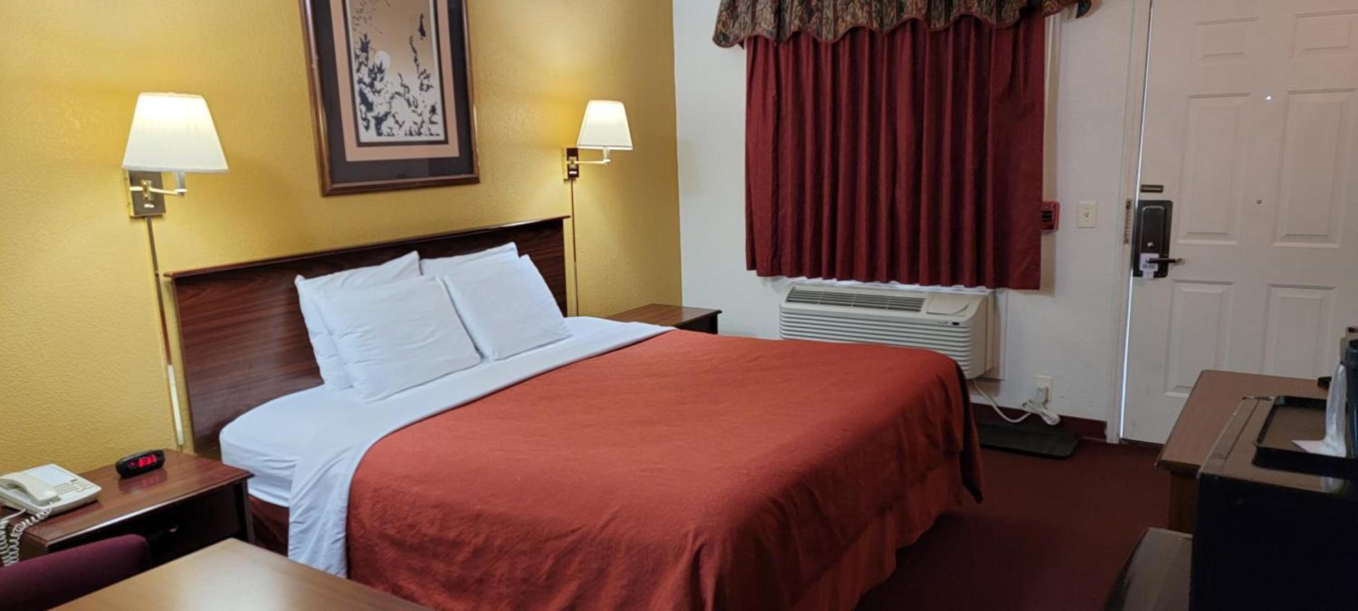Rodeway Inn photo 3