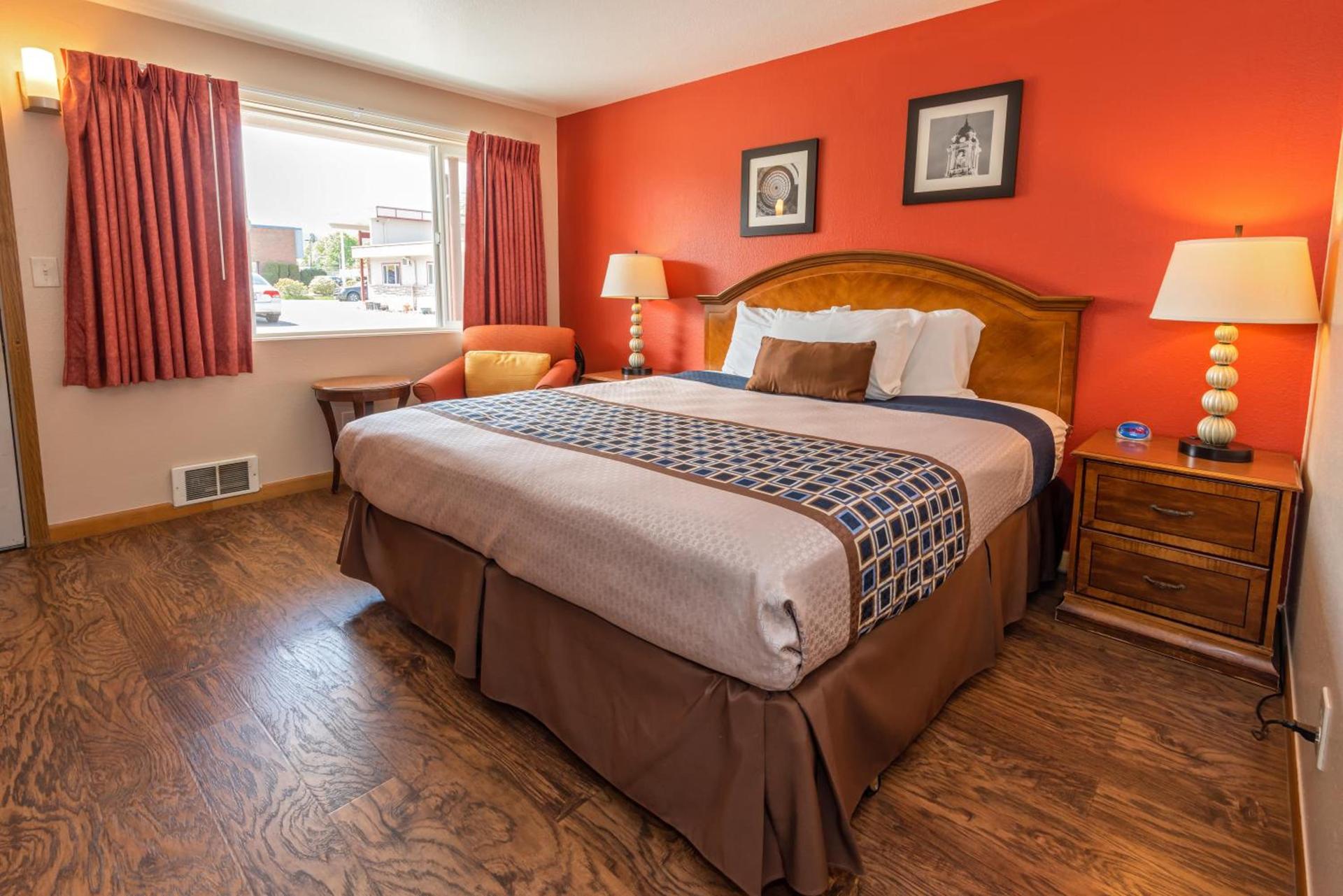 Flagstone Motel photo 20