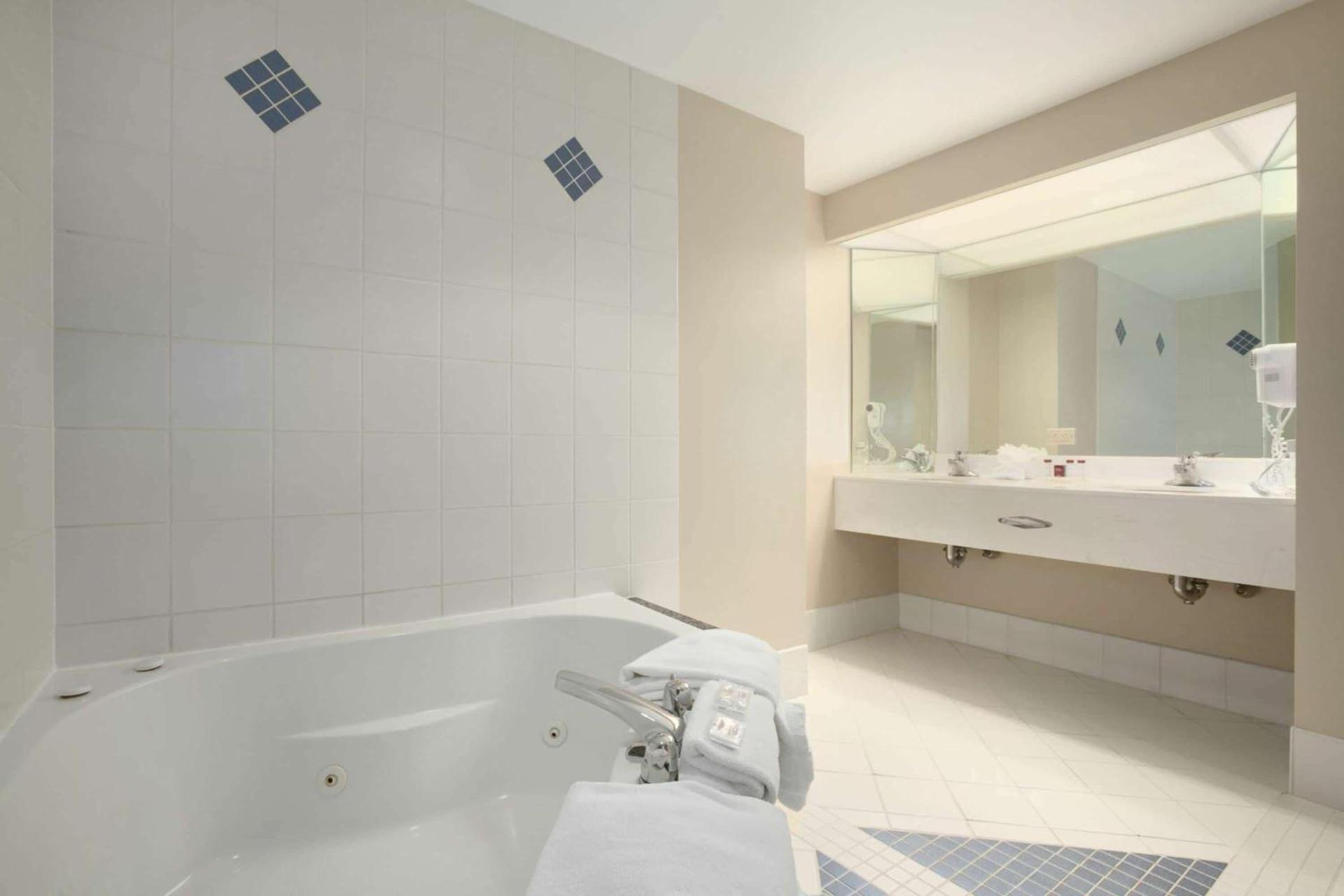 41 Lakefront Hotel, Trademark Collection by Wyndham photo 31