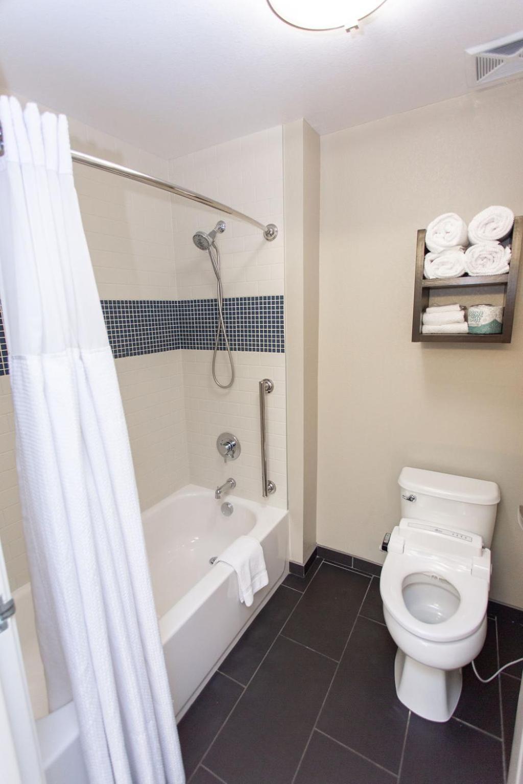 Staybridge Suites Bowling Green by IHG photo 65