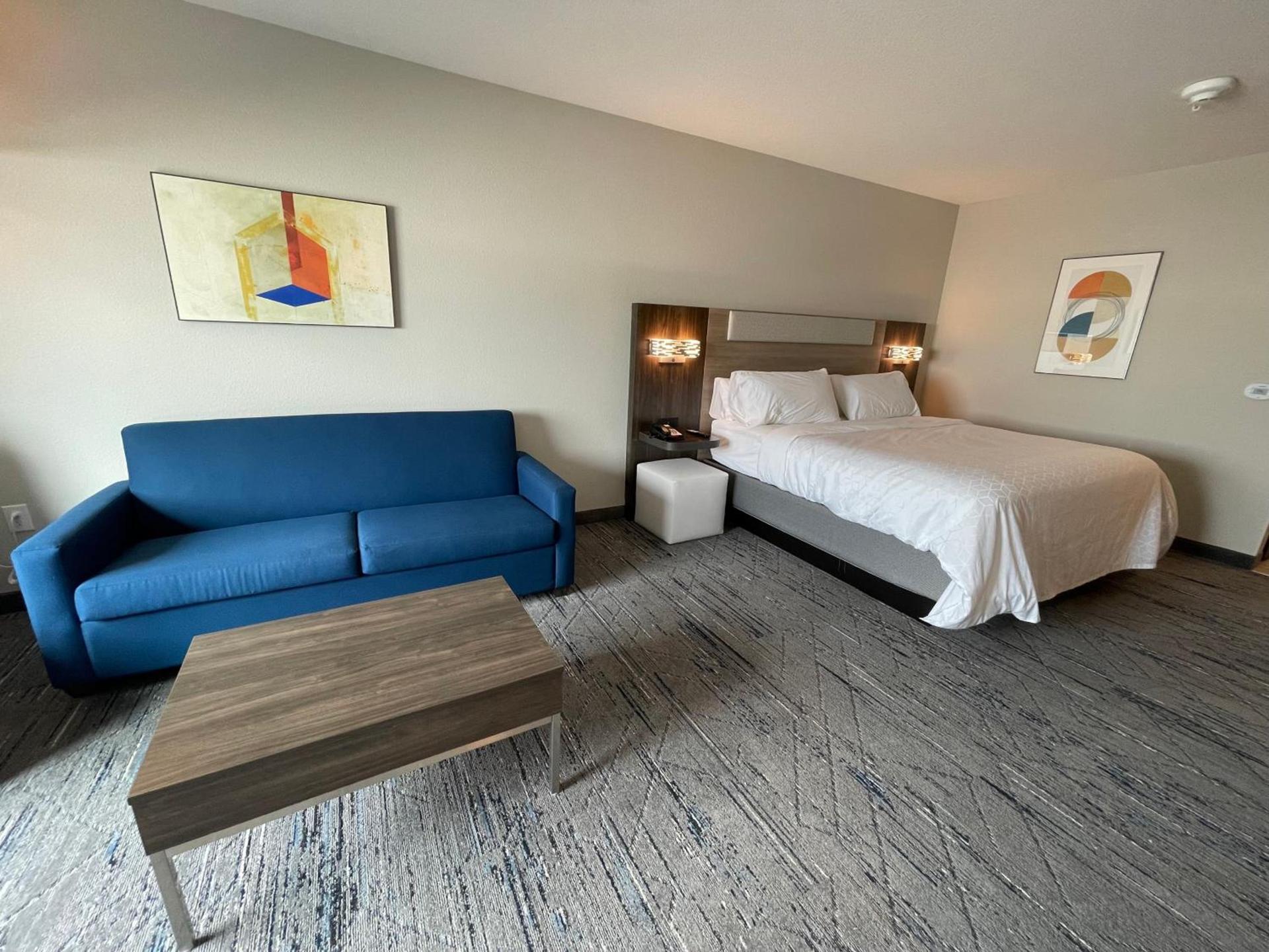 Holiday Inn Express & Suites - Ft. Smith - Airport by IHG photo 49