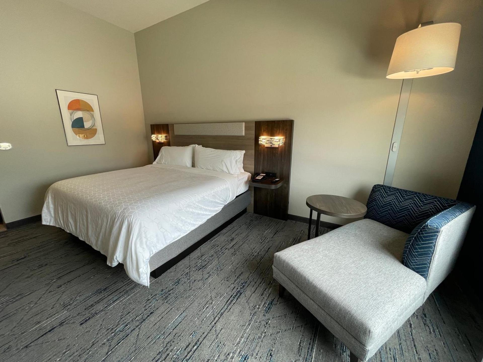 Holiday Inn Express & Suites - Ft. Smith - Airport by IHG photo 33