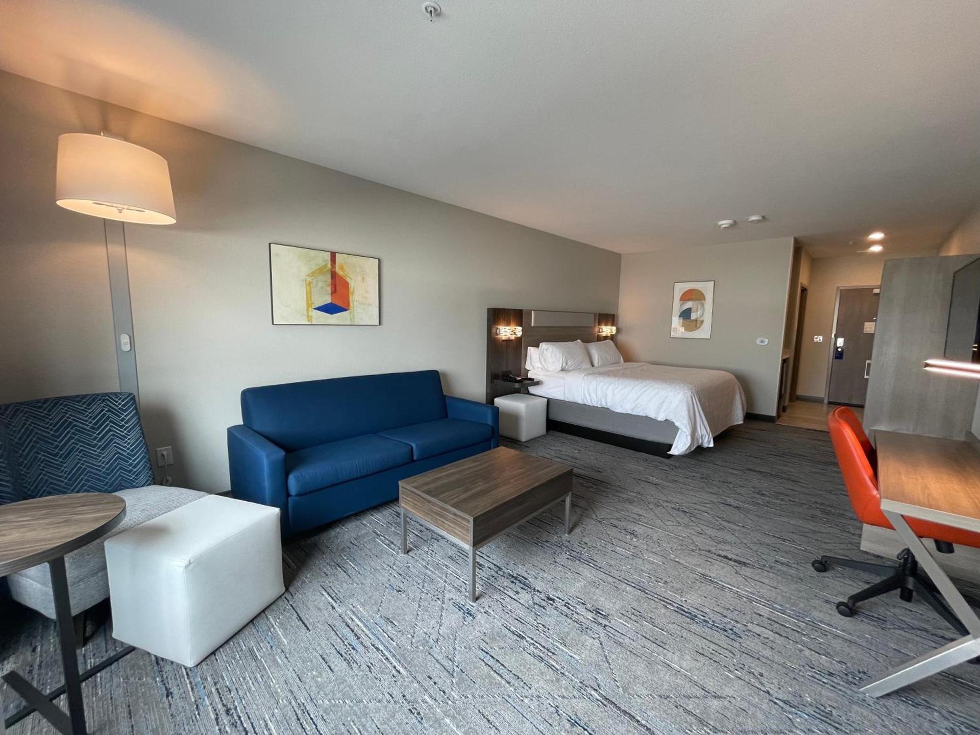 Holiday Inn Express & Suites - Ft. Smith - Airport by IHG photo 50