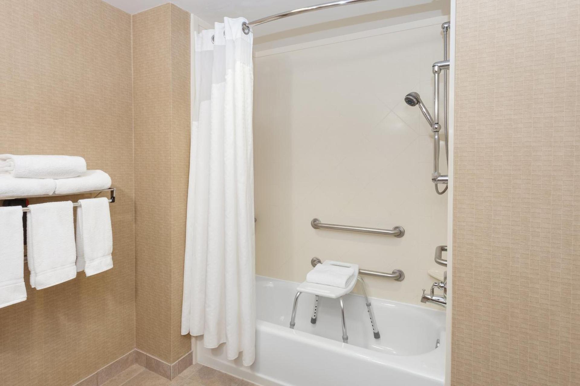 Holiday Inn Express Hotel & Suites Hampton South-Seabrook by IHG photo 24