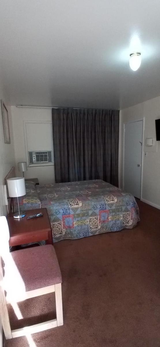 Budget Inn photo 6