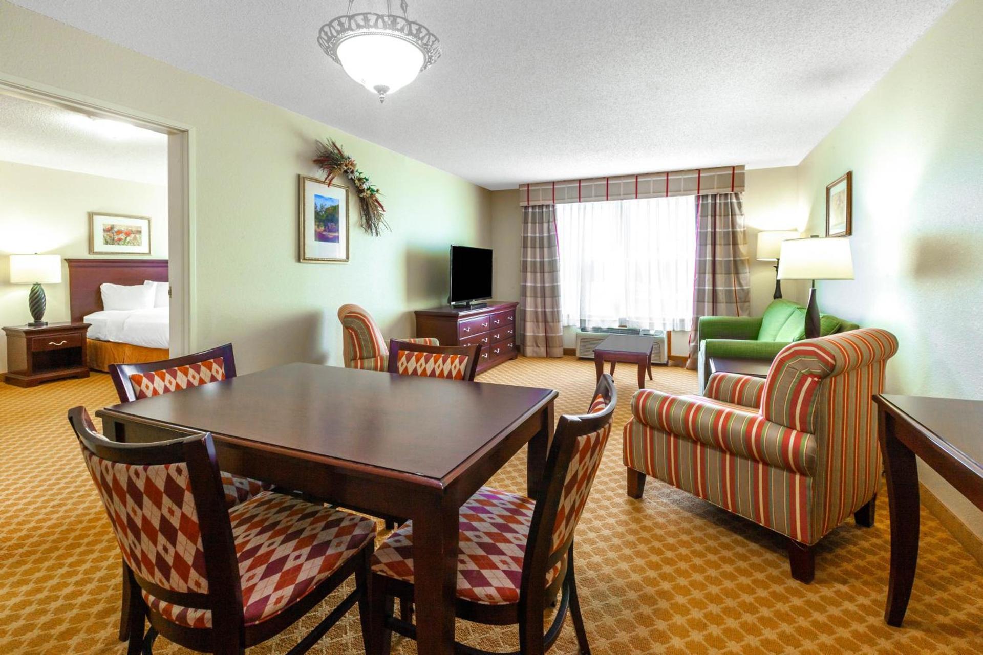 AmericInn by Wyndham Iron Mountain photo 69