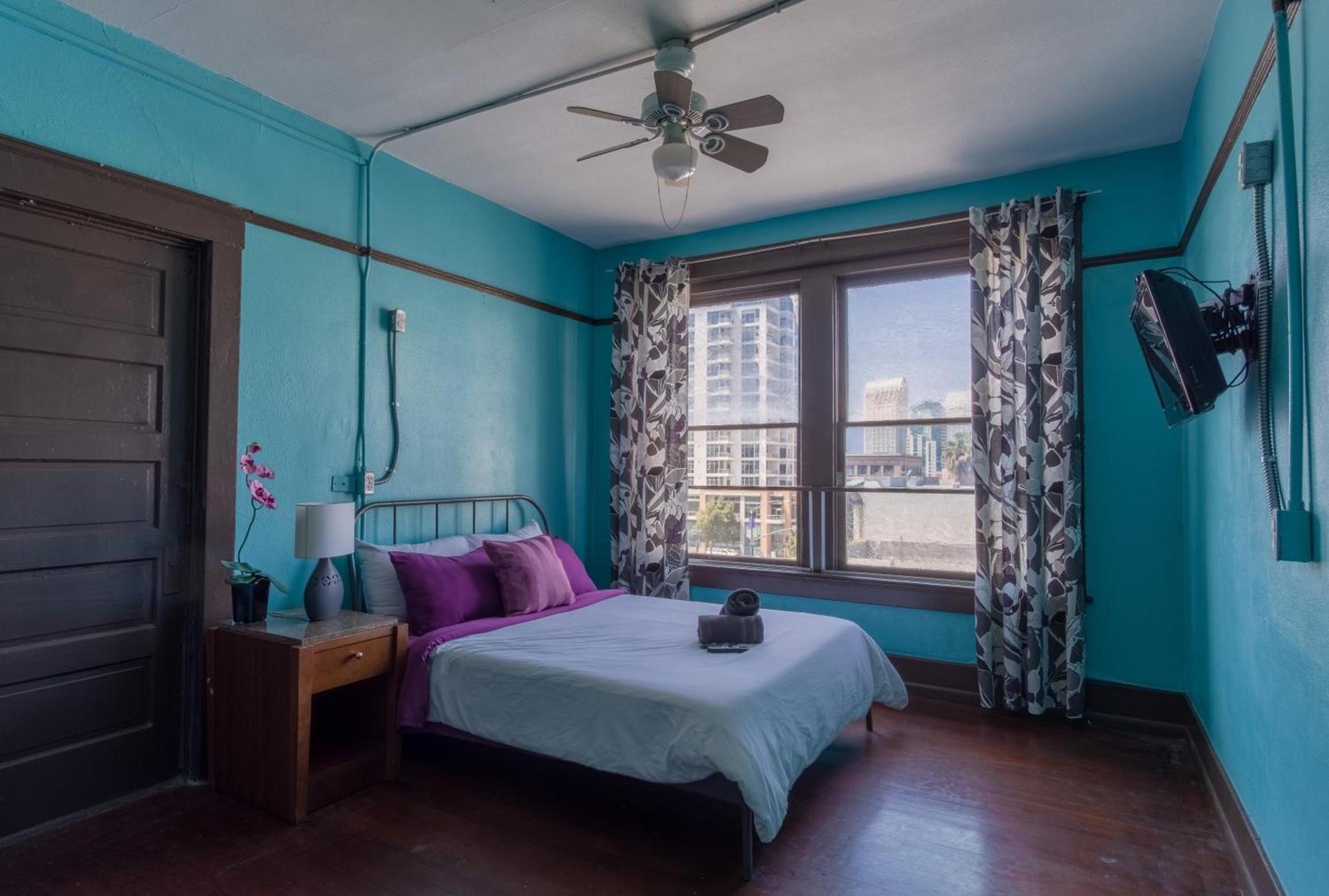 California Dreams Hostel - Downtown photo 13
