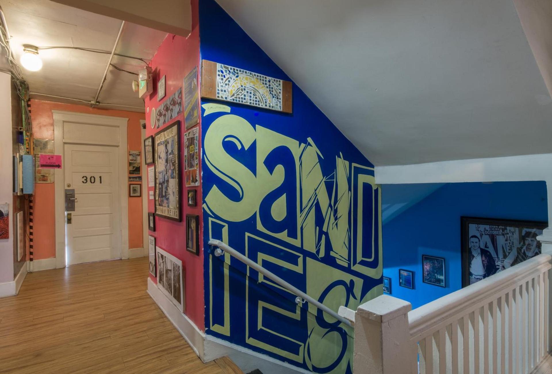 California Dreams Hostel - Downtown photo 19
