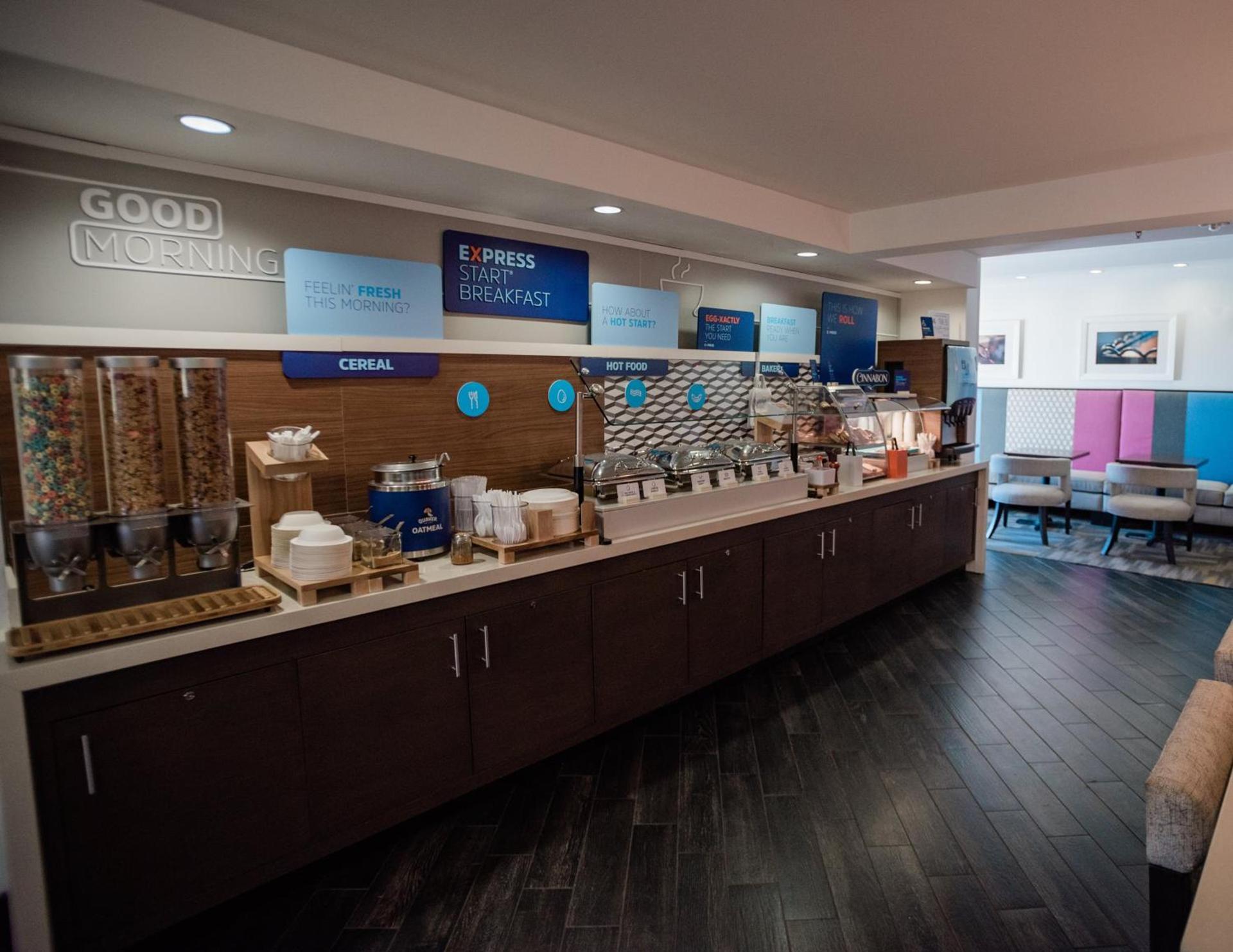 Holiday Inn Express Hickory - Hickory Mart by IHG photo 31