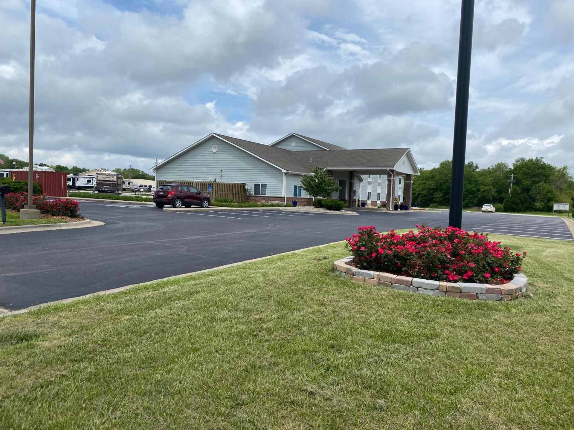 Garnett Hotel & RV Park photo 1