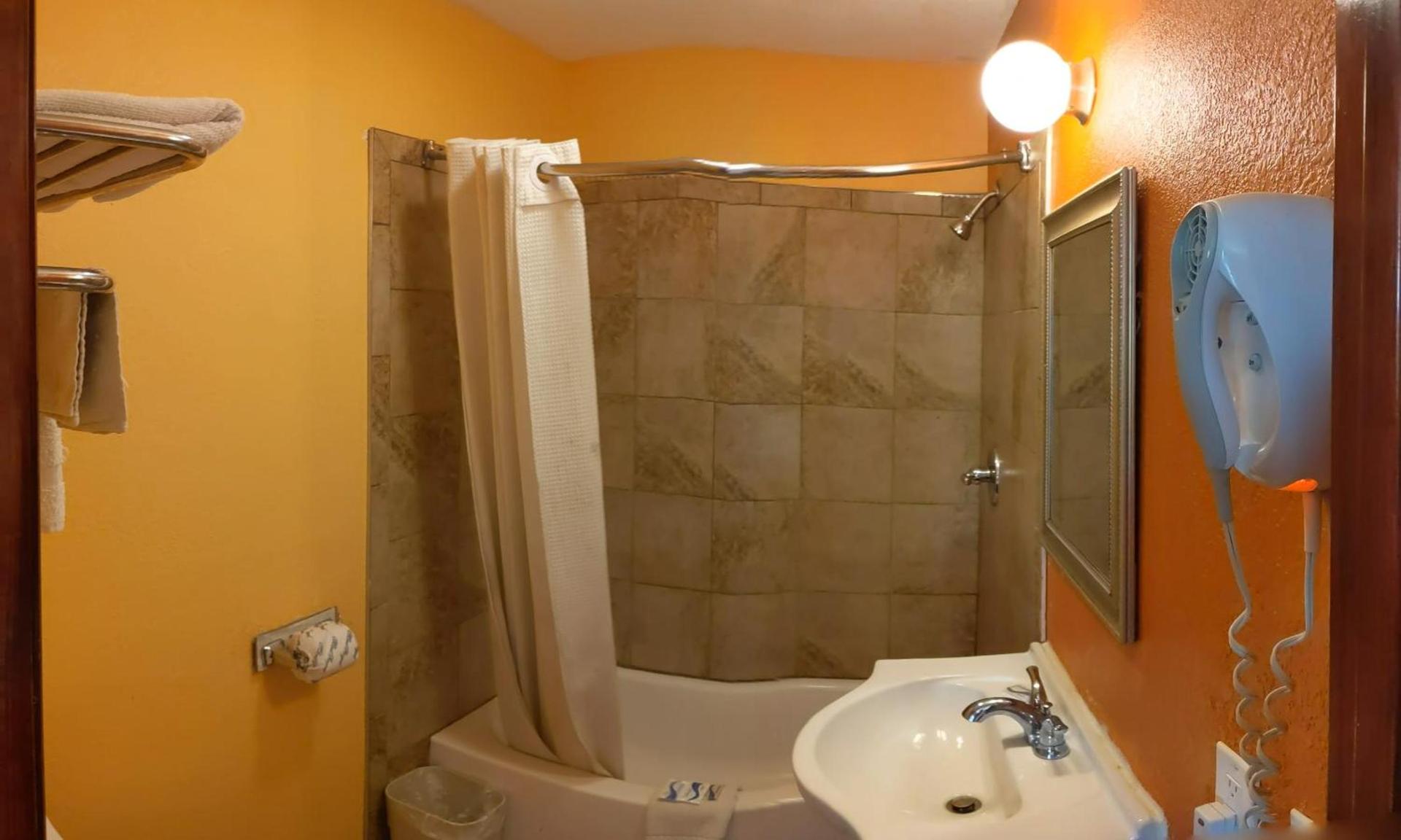 Budget Inn photo 9